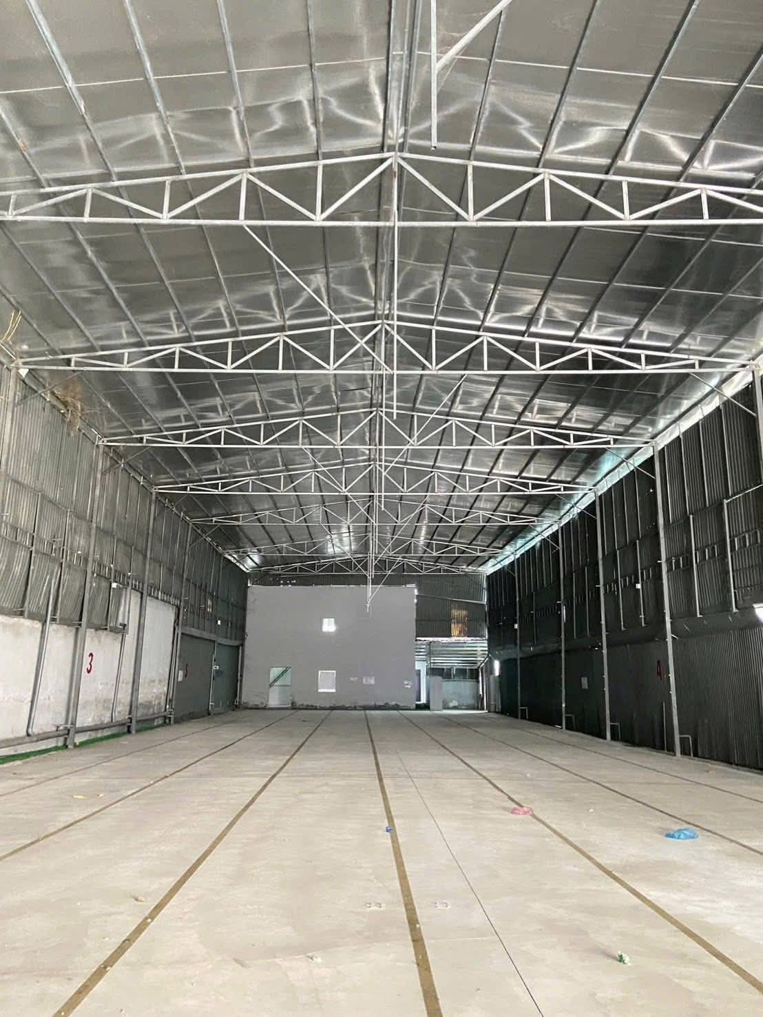 Cho thuê kho 900m2 măt tiền đường cách trung tâm Cần Thơ 3km