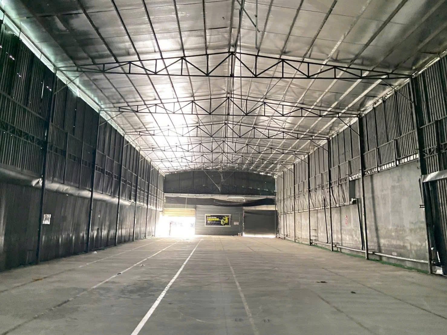 Cho thuê kho 900m2 măt tiền đường cách trung tâm Cần Thơ 3km