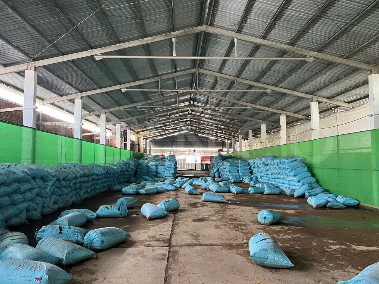 Cho thuê kho rộng 1.300m2 có mặt tiền sông có điện 3 pha