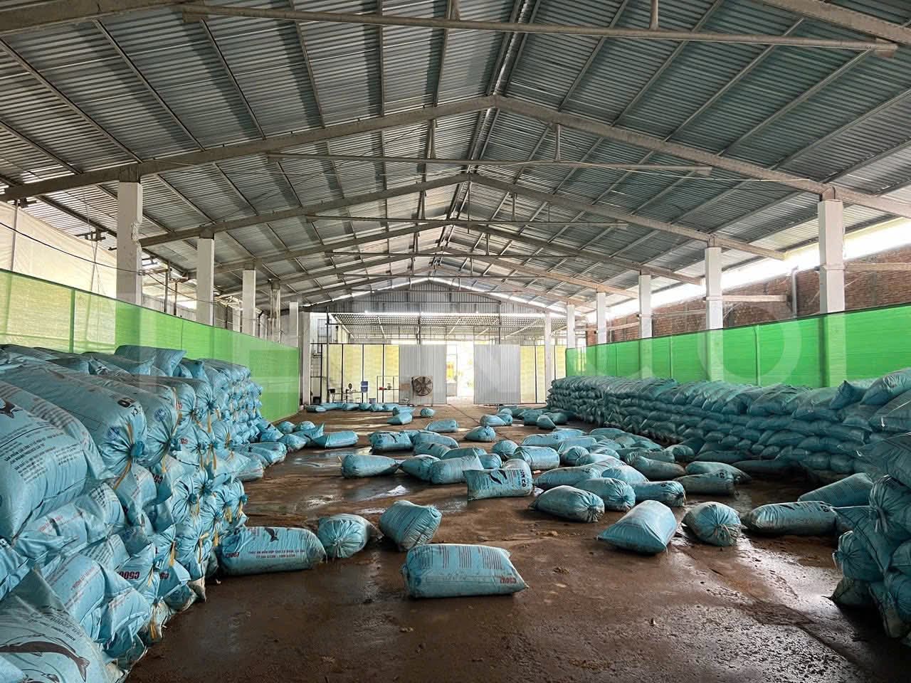 Cho thuê kho rộng 1.300m2 có mặt tiền sông có điện 3 pha