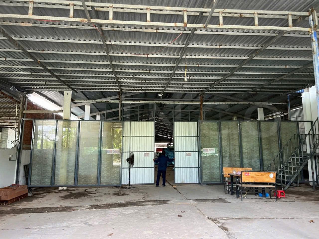 Cho thuê kho rộng 1.300m2 có mặt tiền sông có điện 3 pha