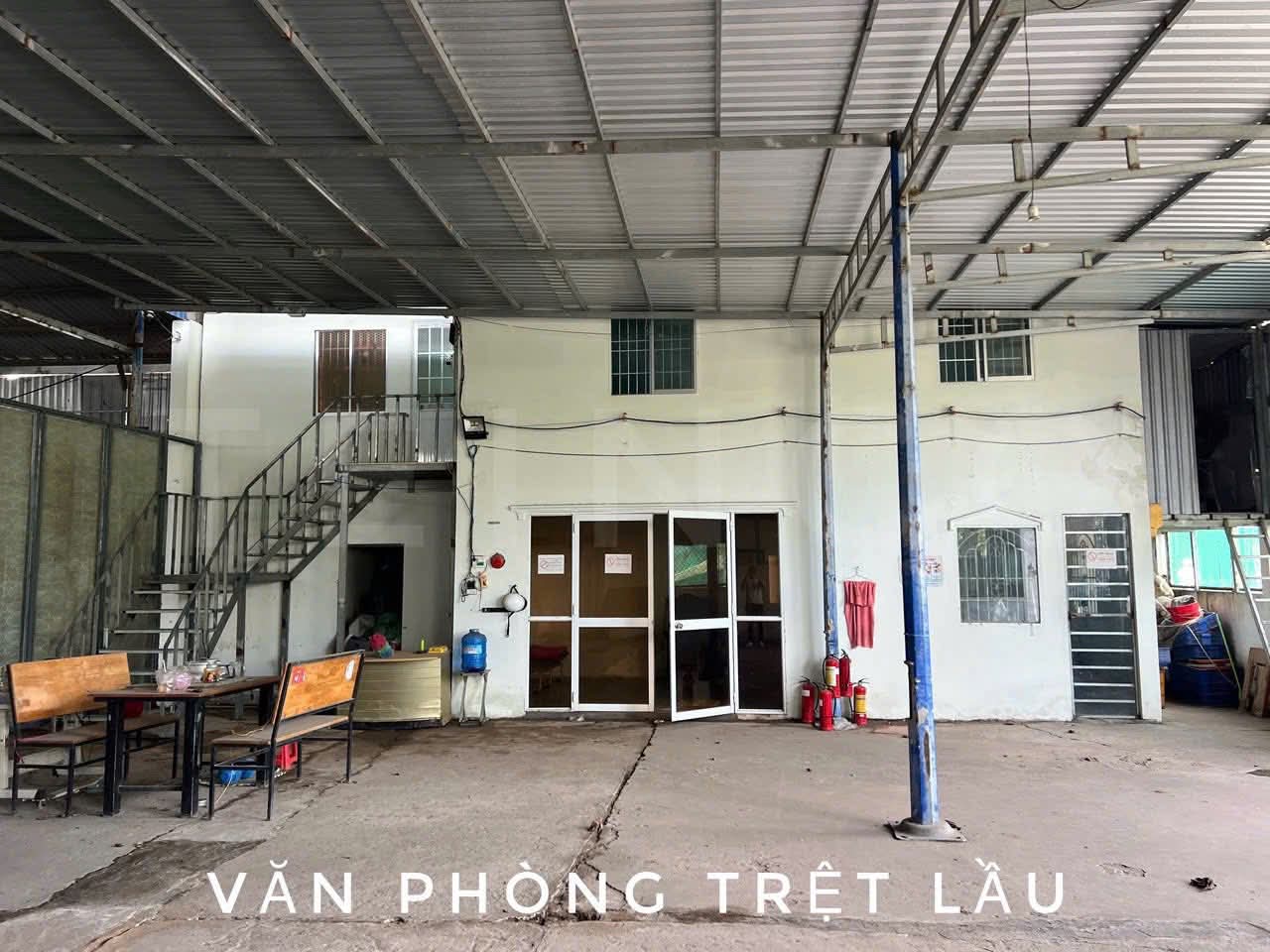 Cho thuê kho rộng 1.300m2 có mặt tiền sông có điện 3 pha