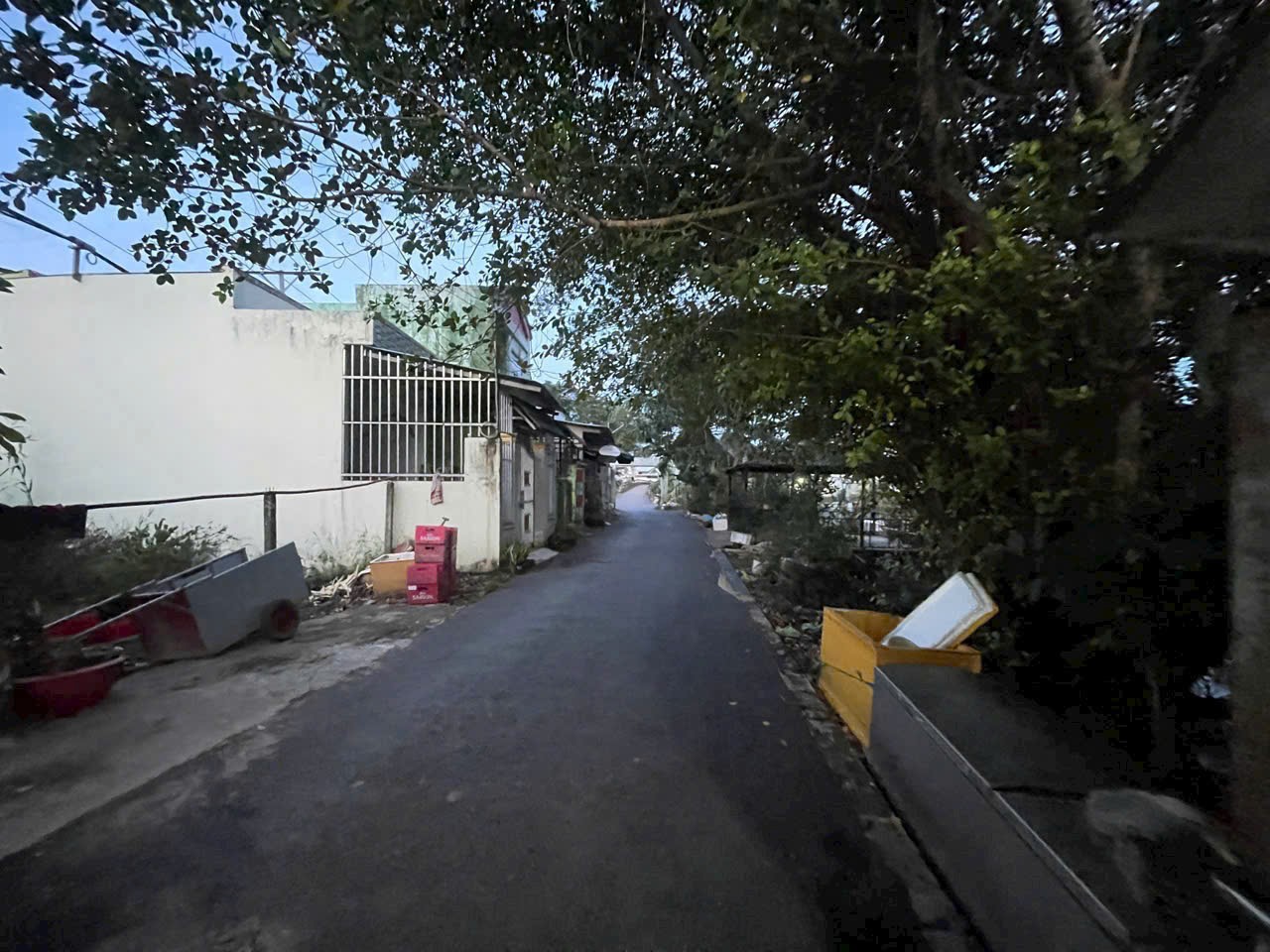 Bán dãy nhà trọ kế chợ bông vang Phong Điền