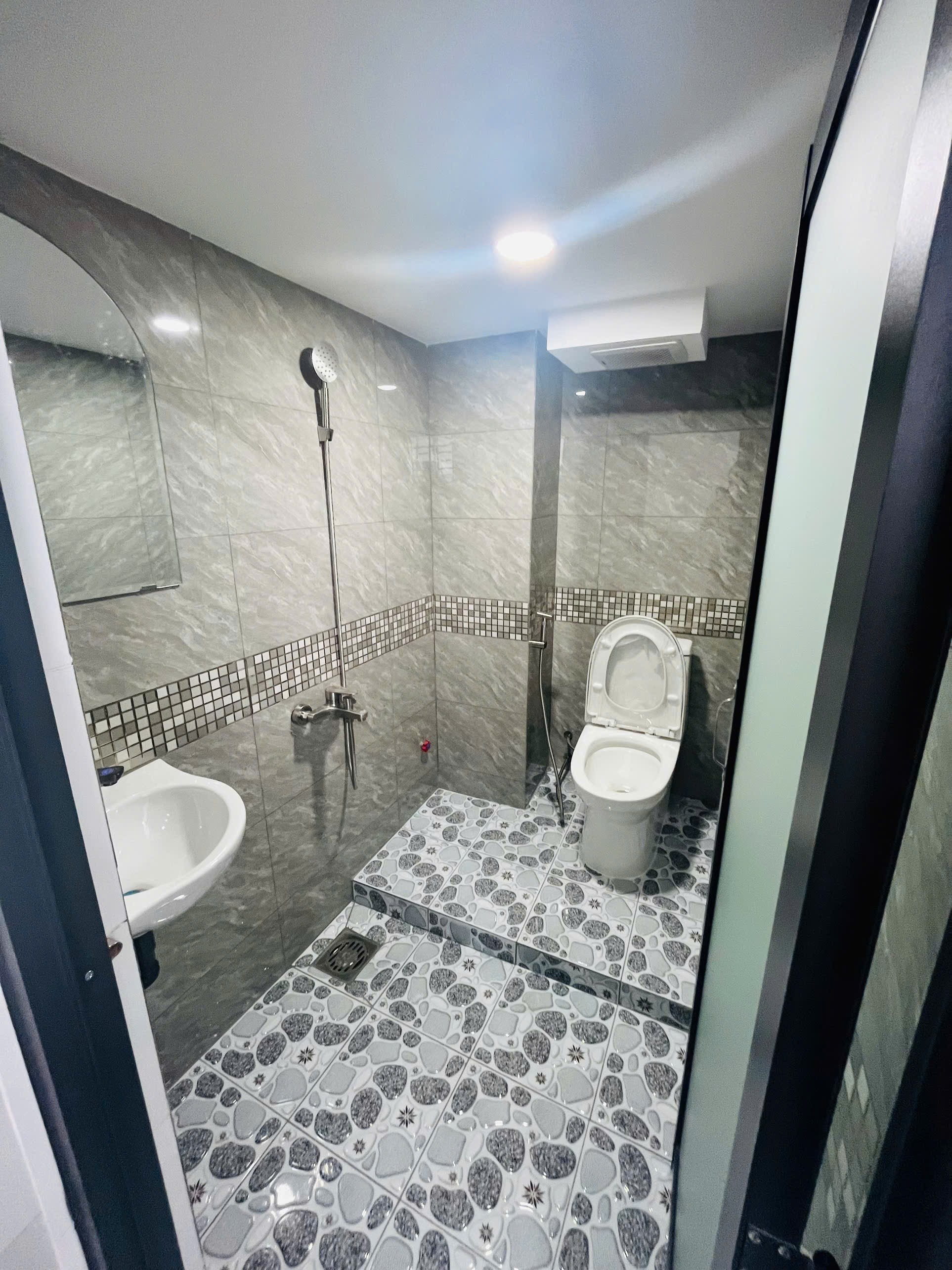 Cho thuê Minihouse mới xây kdc Hưng Phú gần Siêu thị Go