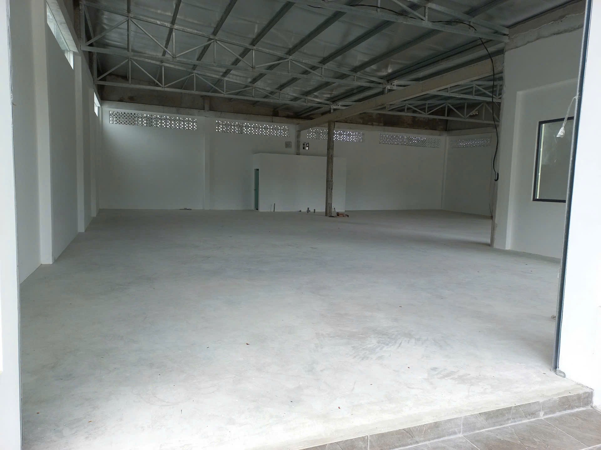 Cho thuê kho mới xây diện tích rộng lộ lớn kdc Công ty 8