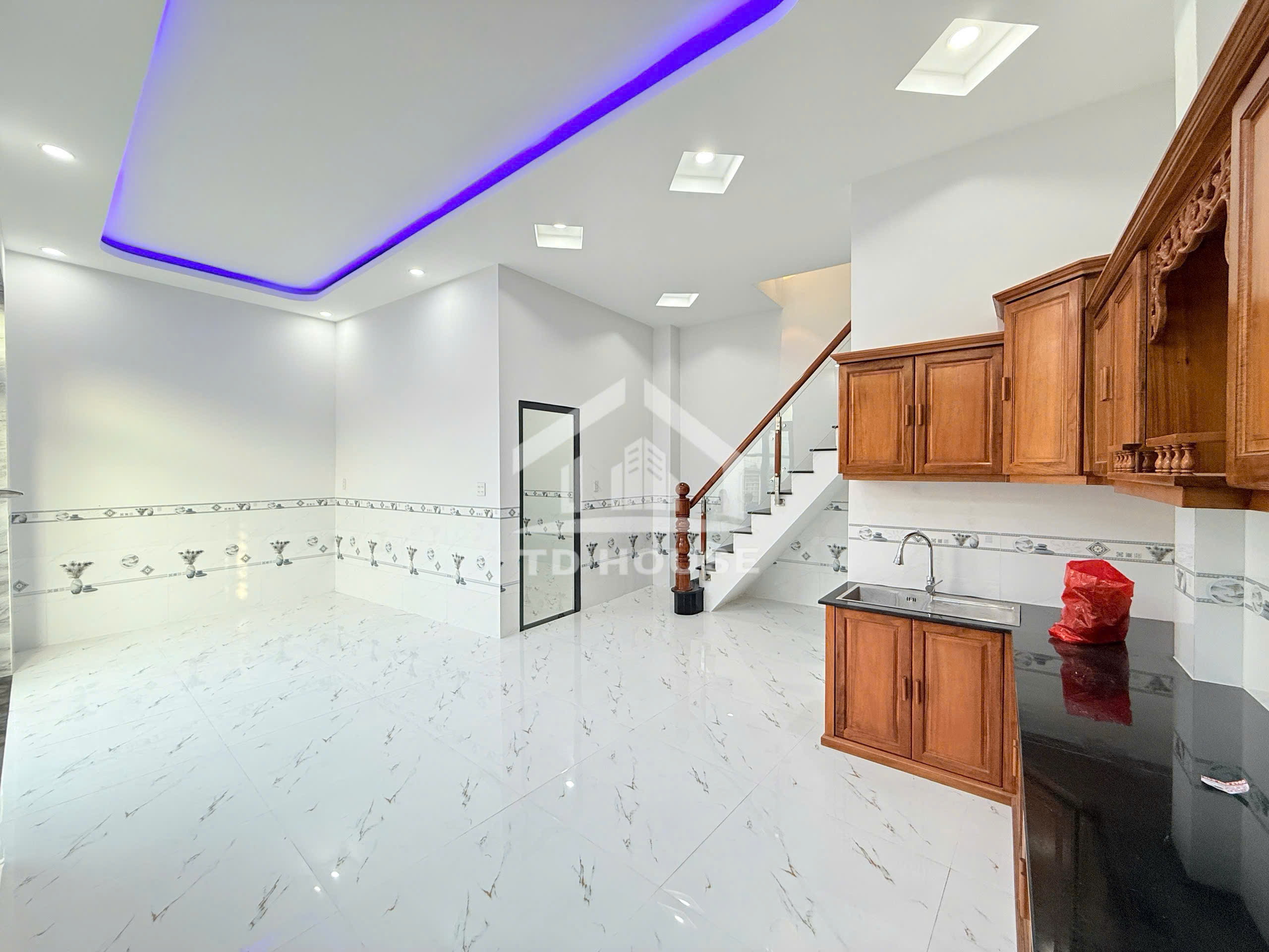 Nhà 3 phòng ngủ - Gần đh Tây Đô