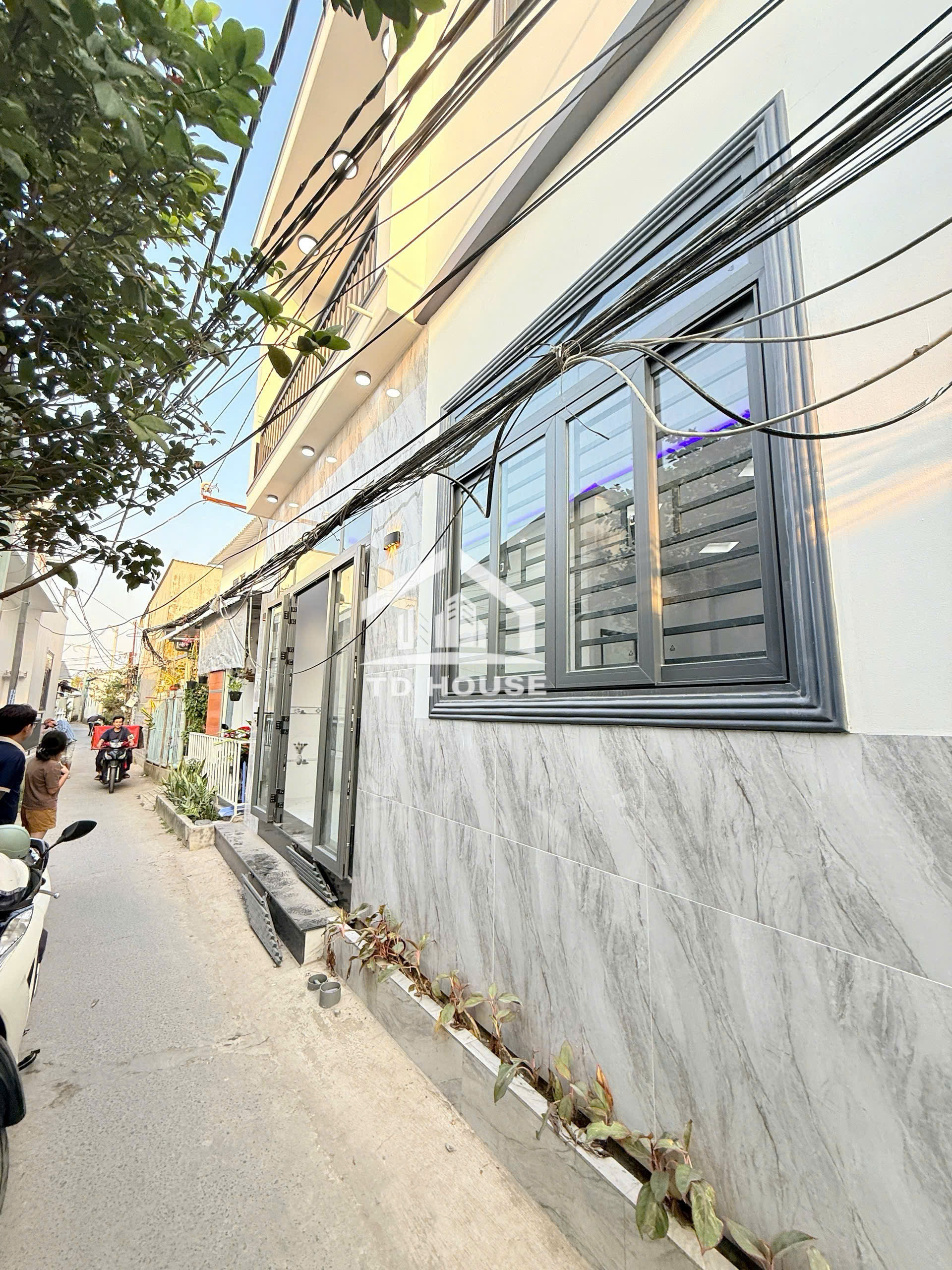 Nhà 3 phòng ngủ - Gần đh Tây Đô