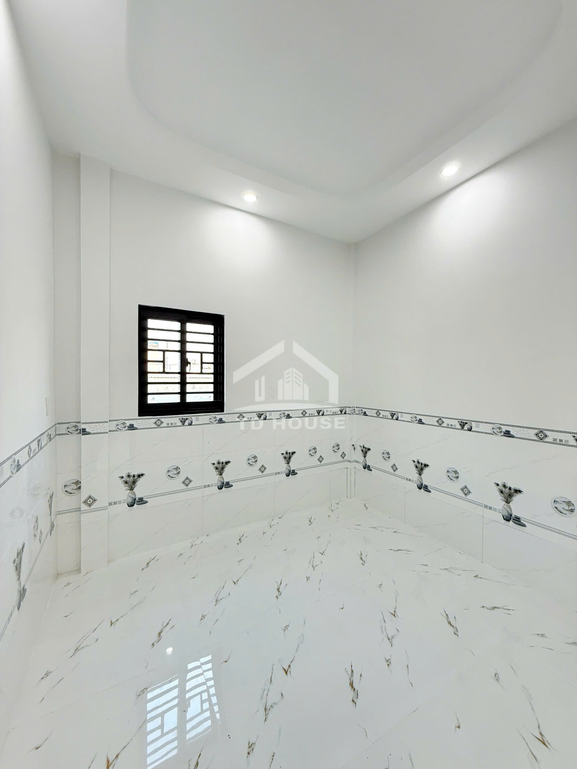 Nhà 3 phòng ngủ - Gần đh Tây Đô