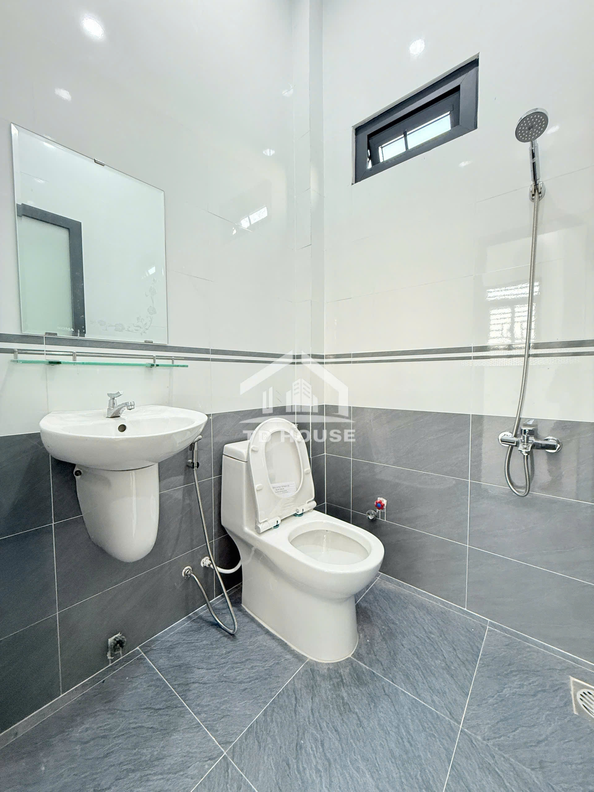 Nhà 3 phòng ngủ - Gần đh Tây Đô