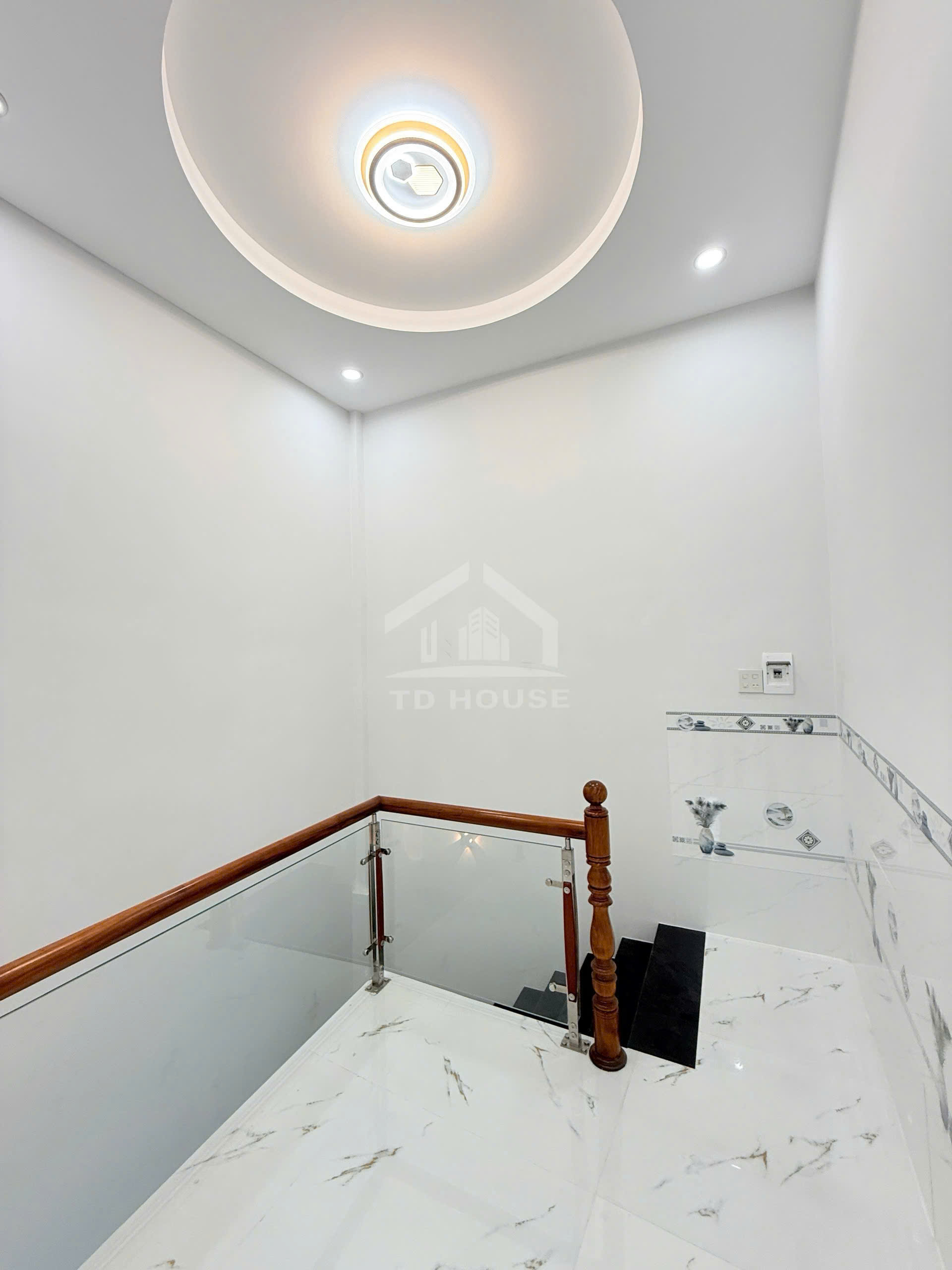 Nhà 3 phòng ngủ - Gần đh Tây Đô