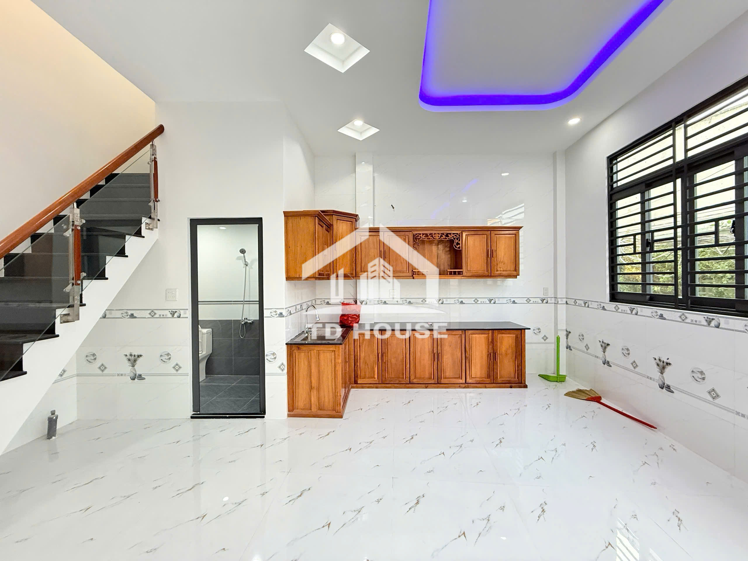 Nhà 3 phòng ngủ - Gần đh Tây Đô