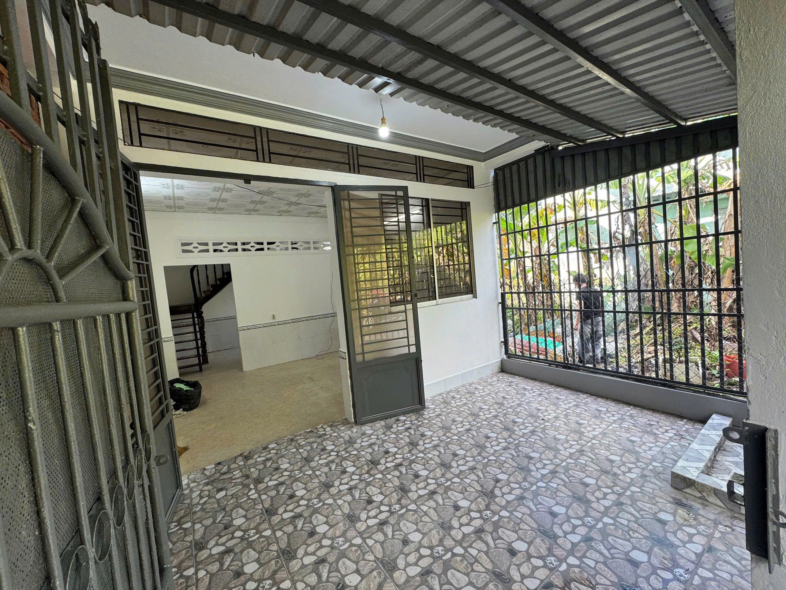 Cho thuê nhà lầu 3 phòng ngủ hẻm Phạm Ngọc Hưng – Võ Văn Kiệt, giá 4 triệu/tháng