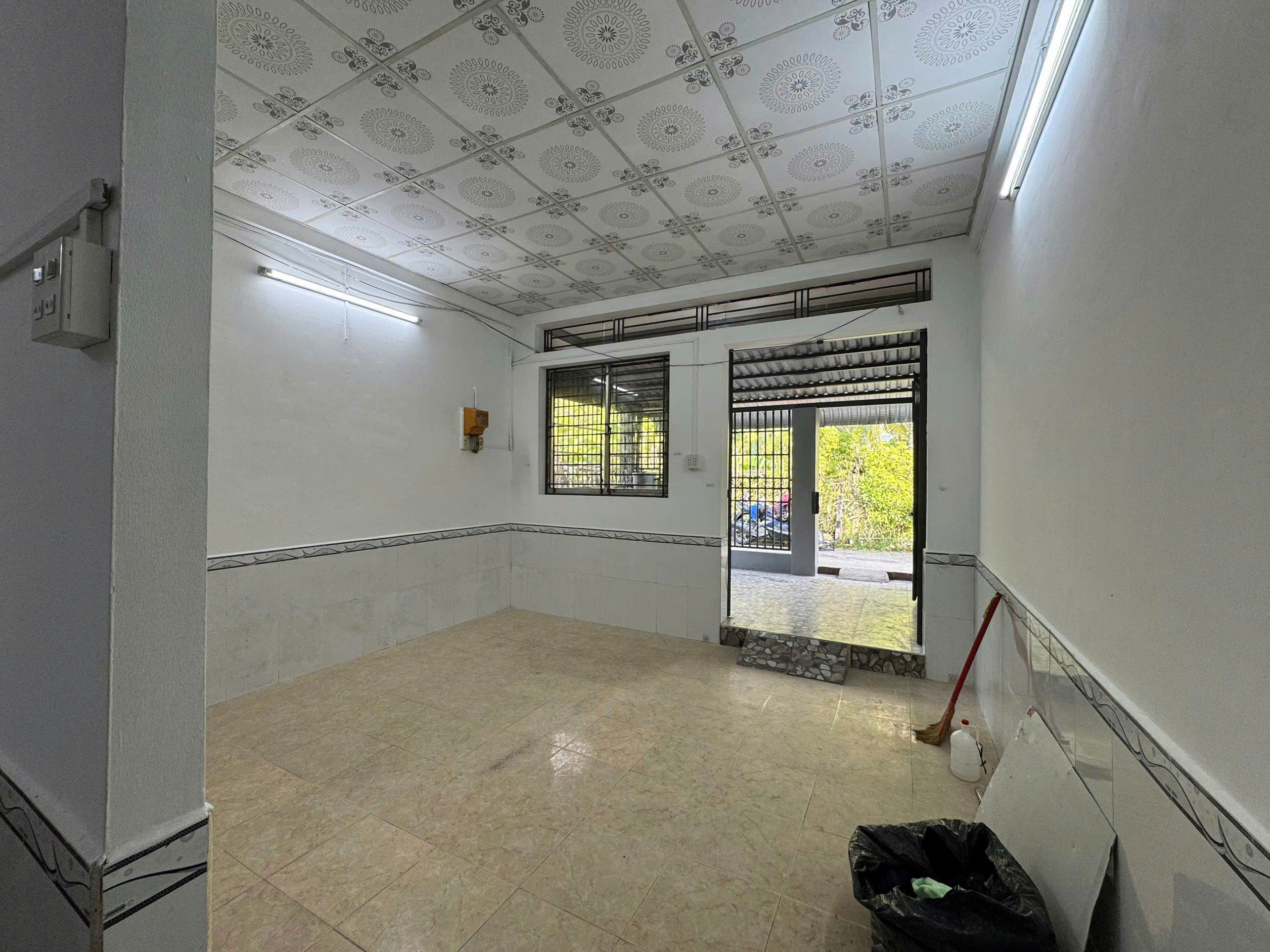 Cho thuê nhà lầu 3 phòng ngủ hẻm Phạm Ngọc Hưng – Võ Văn Kiệt, giá 4 triệu/tháng