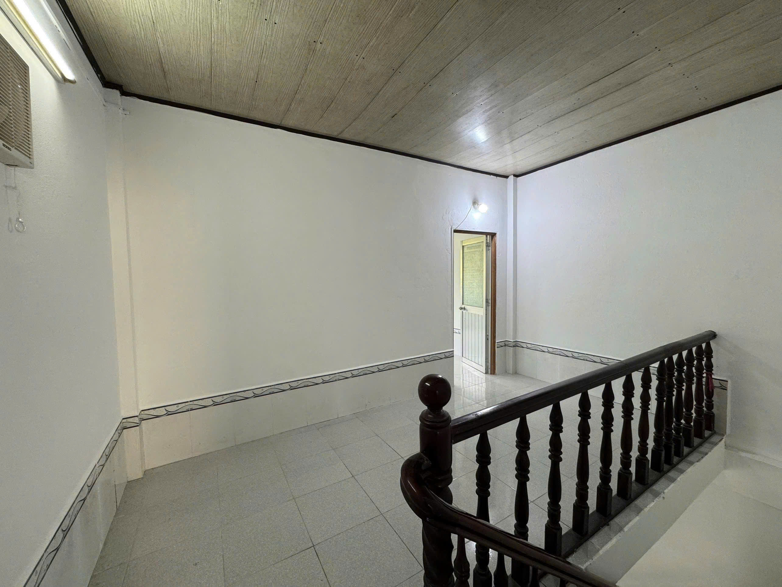 Cho thuê nhà lầu 3 phòng ngủ hẻm Phạm Ngọc Hưng – Võ Văn Kiệt, giá 4 triệu/tháng