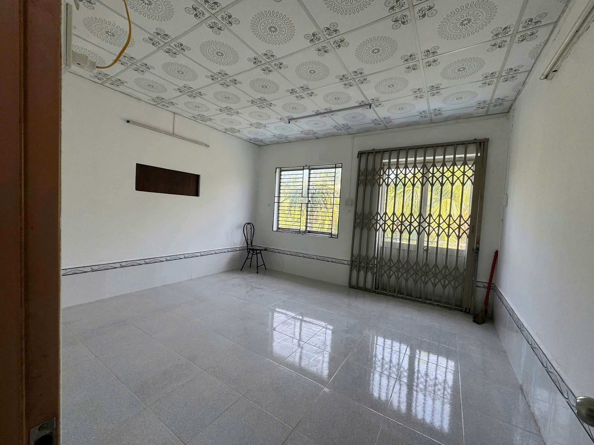 Cho thuê nhà lầu 3 phòng ngủ hẻm Phạm Ngọc Hưng – Võ Văn Kiệt, giá 4 triệu/tháng