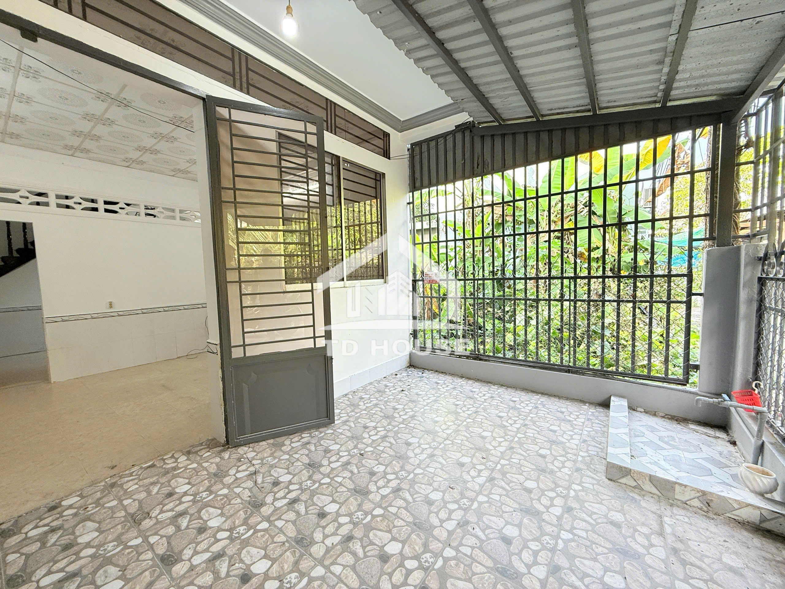 Cho thuê nhà lầu mới 3 phòng ngủ hẻm Phạm Ngọc Hưng – Võ Văn Kiệt, giá 4 triệu/tháng