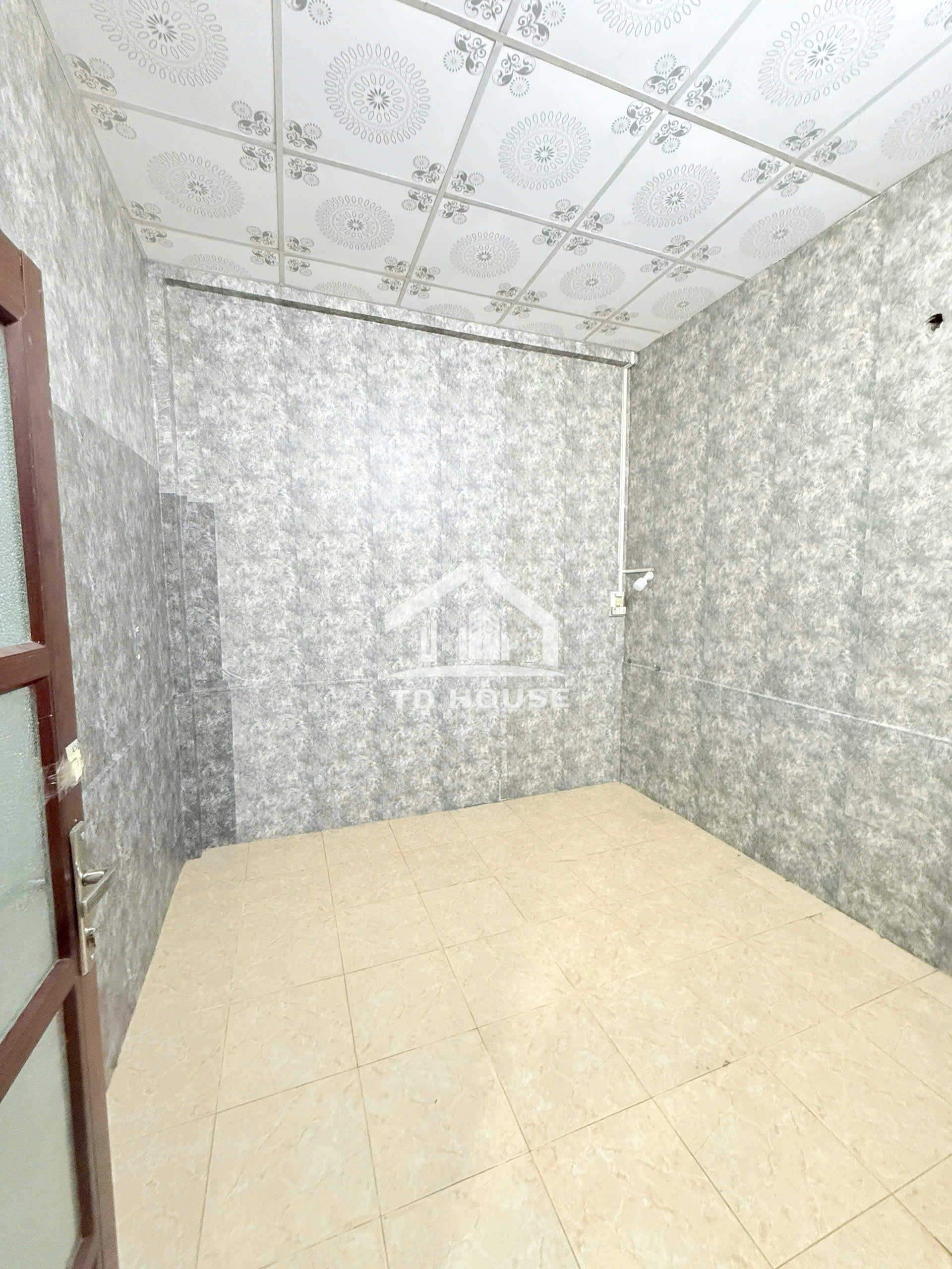 Cho thuê nhà lầu mới 3 phòng ngủ hẻm Phạm Ngọc Hưng – Võ Văn Kiệt, giá 4 triệu/tháng