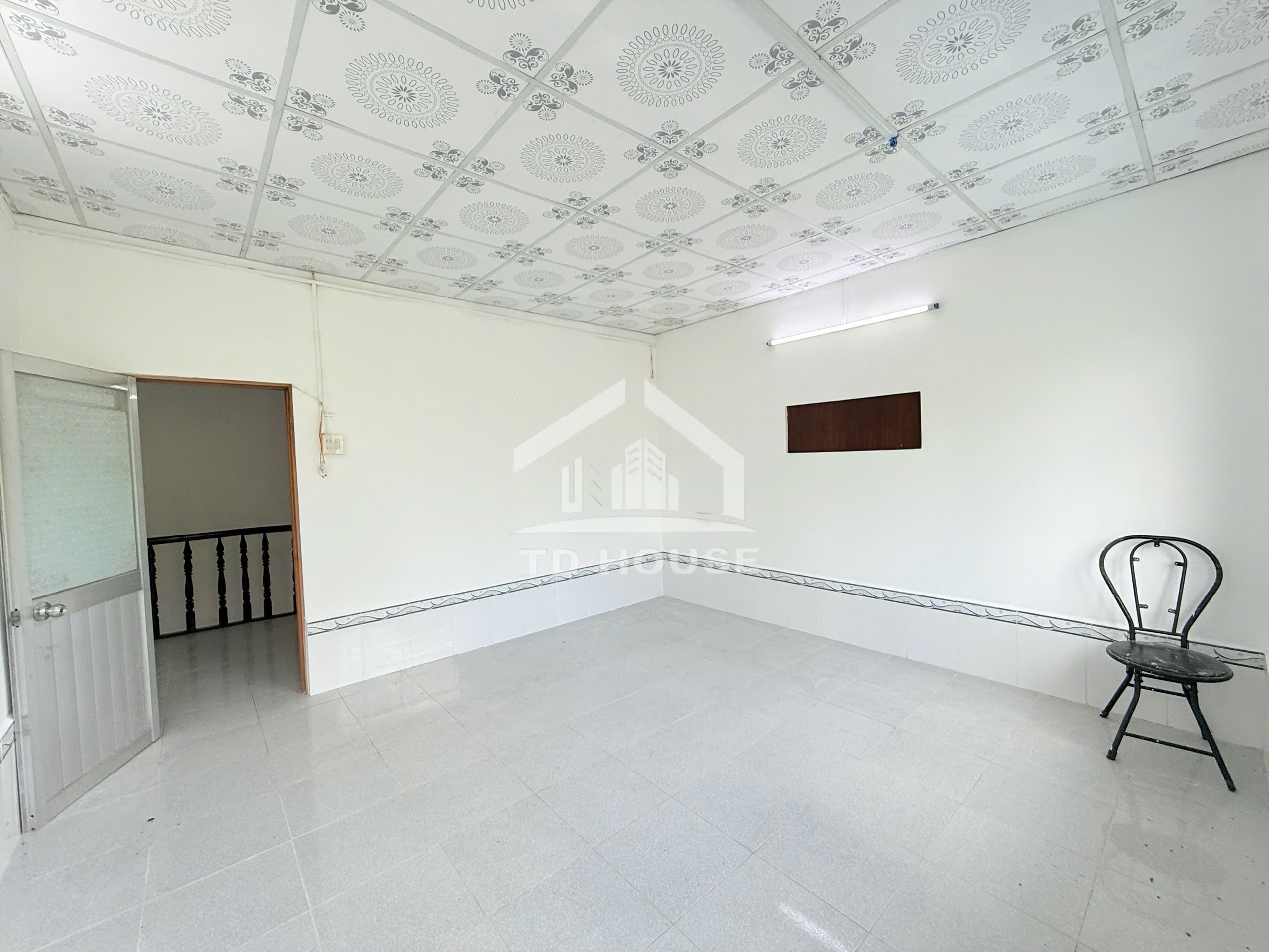 Cho thuê nhà lầu mới 3 phòng ngủ hẻm Phạm Ngọc Hưng – Võ Văn Kiệt, giá 4 triệu/tháng