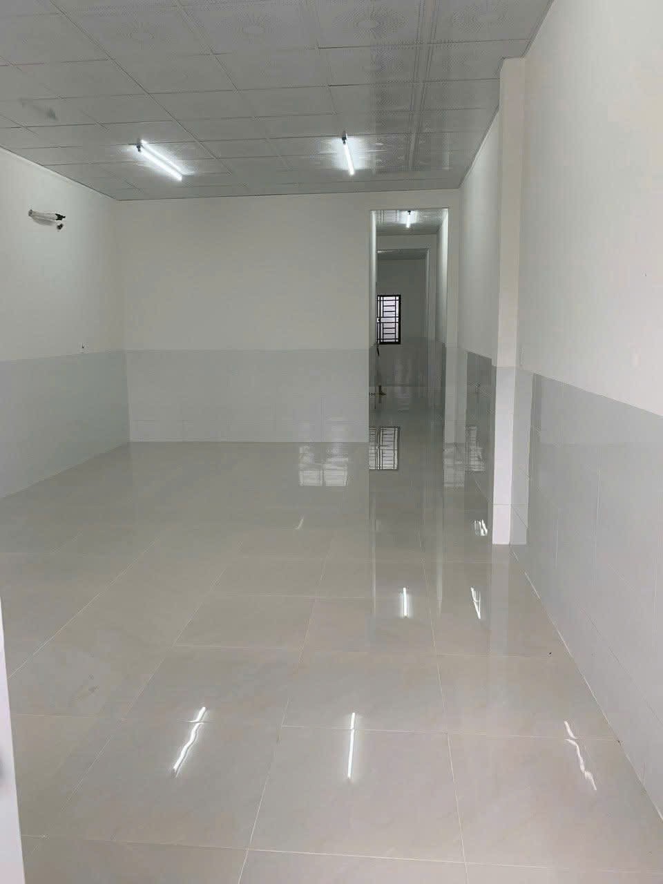 Cho thuê nhà trệt lầu diện tích rộng thuận tiện ở và kinh doanh