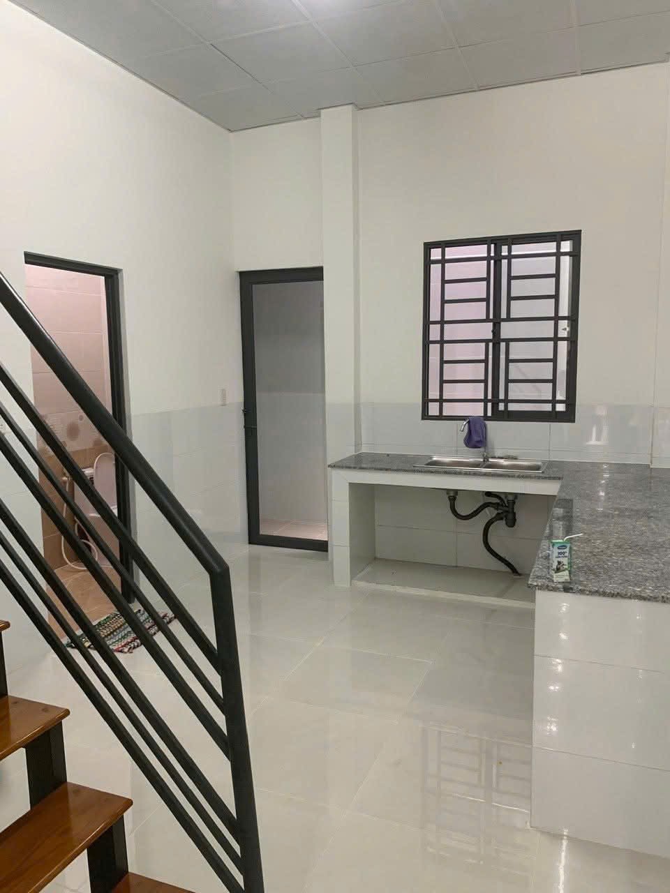 Cho thuê nhà trệt lầu diện tích rộng thuận tiện ở và kinh doanh