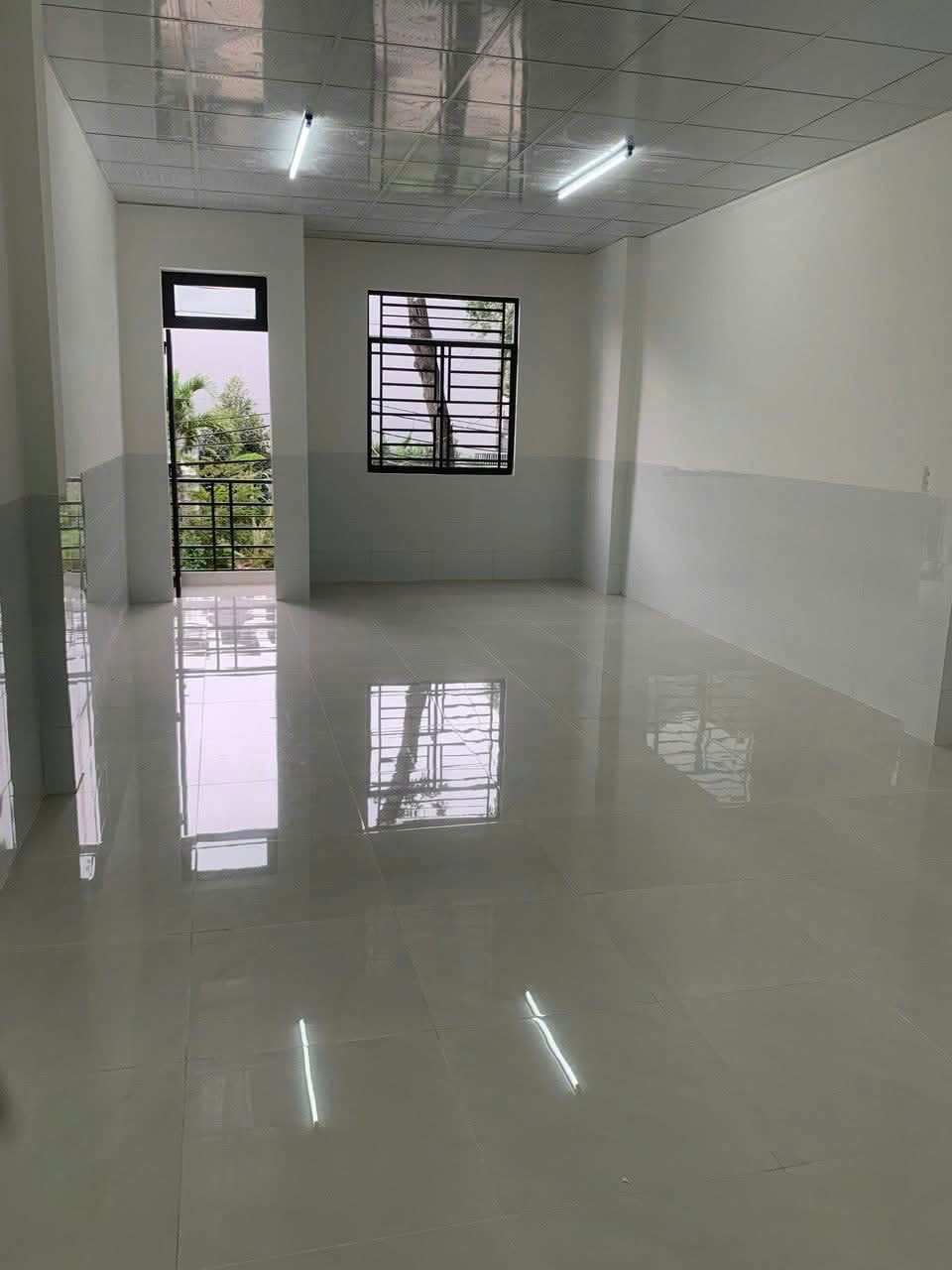 Cho thuê nhà trệt lầu diện tích rộng thuận tiện ở và kinh doanh