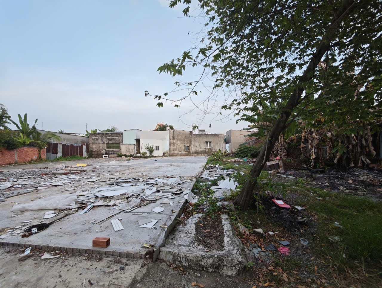 Cho thuê mặt bằng rộng 1000m2 Kdc Hồng Phát