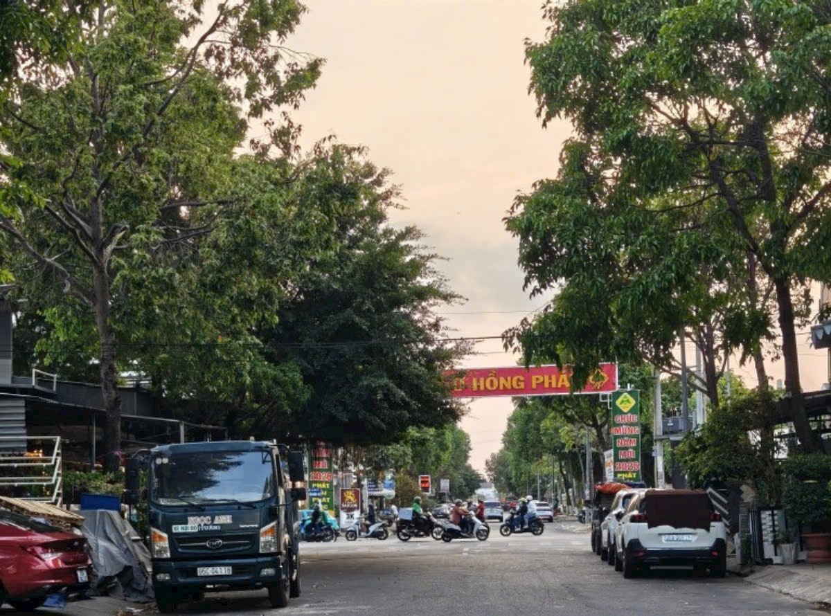 Cho thuê mặt bằng rộng 1000m2 Kdc Hồng Phát