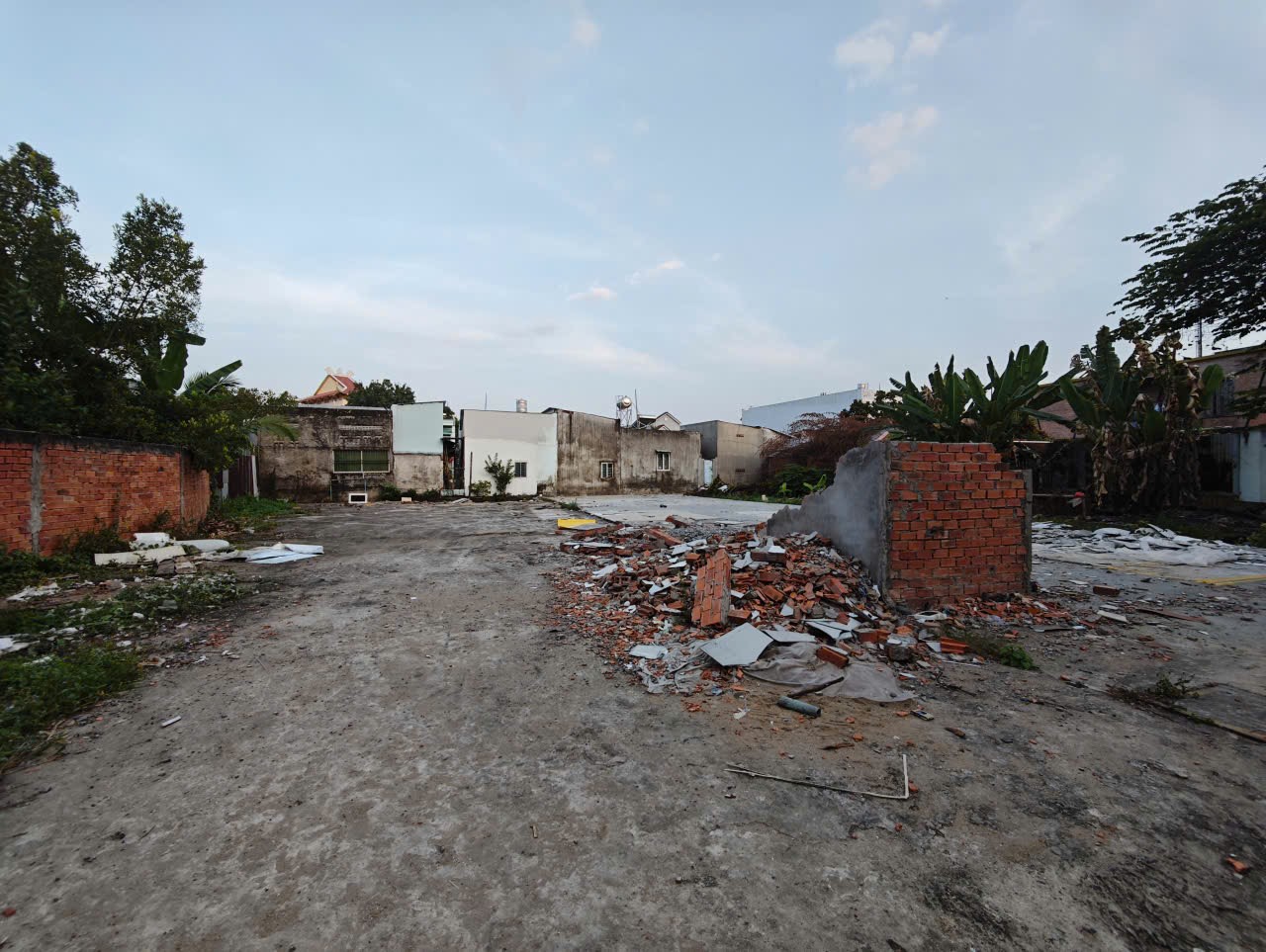 Cho thuê mặt bằng rộng 1000m2 Kdc Hồng Phát