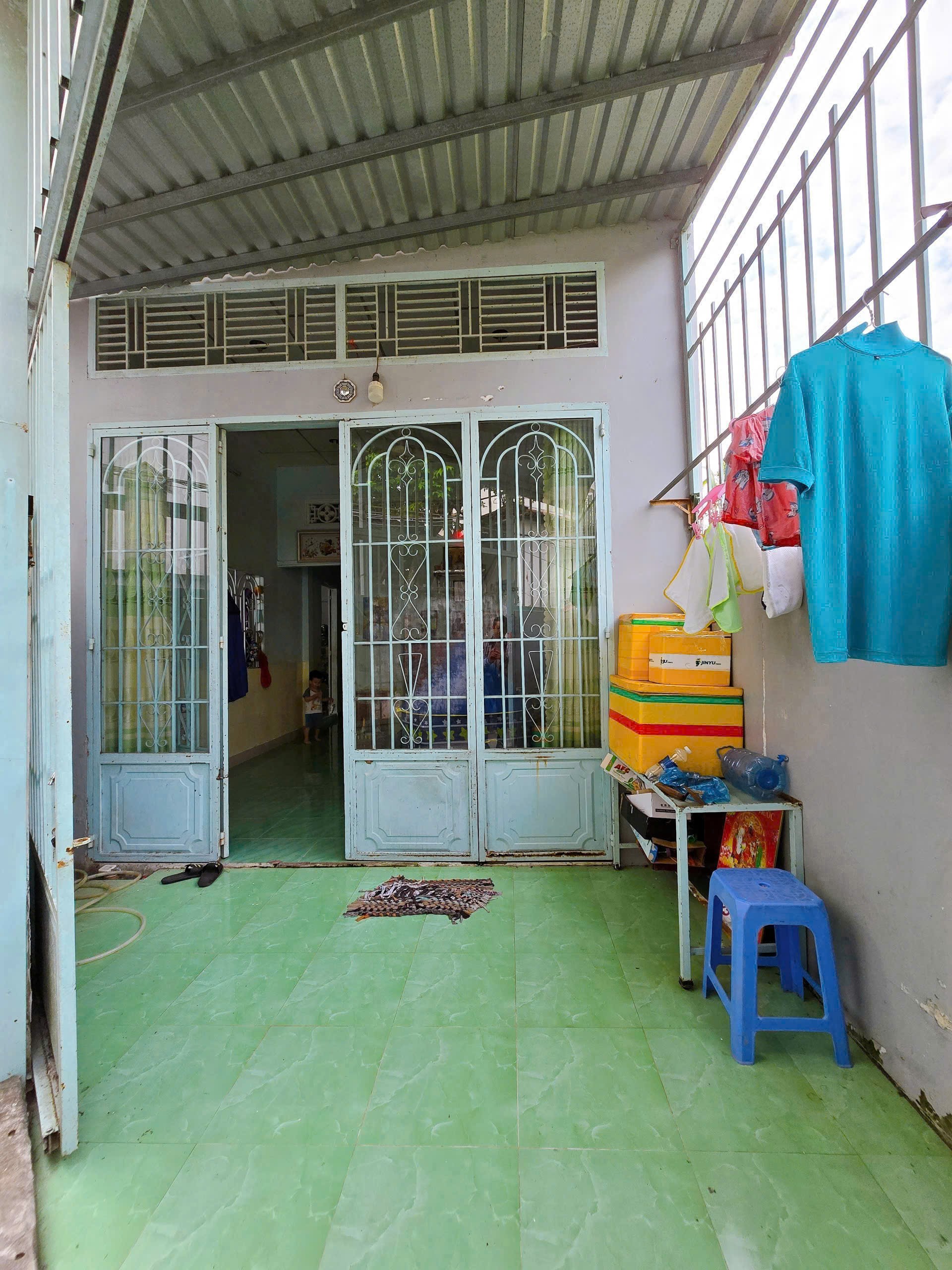 Bán nhà diện tích rộng đầu hẻm 90 Nguyễn Thông