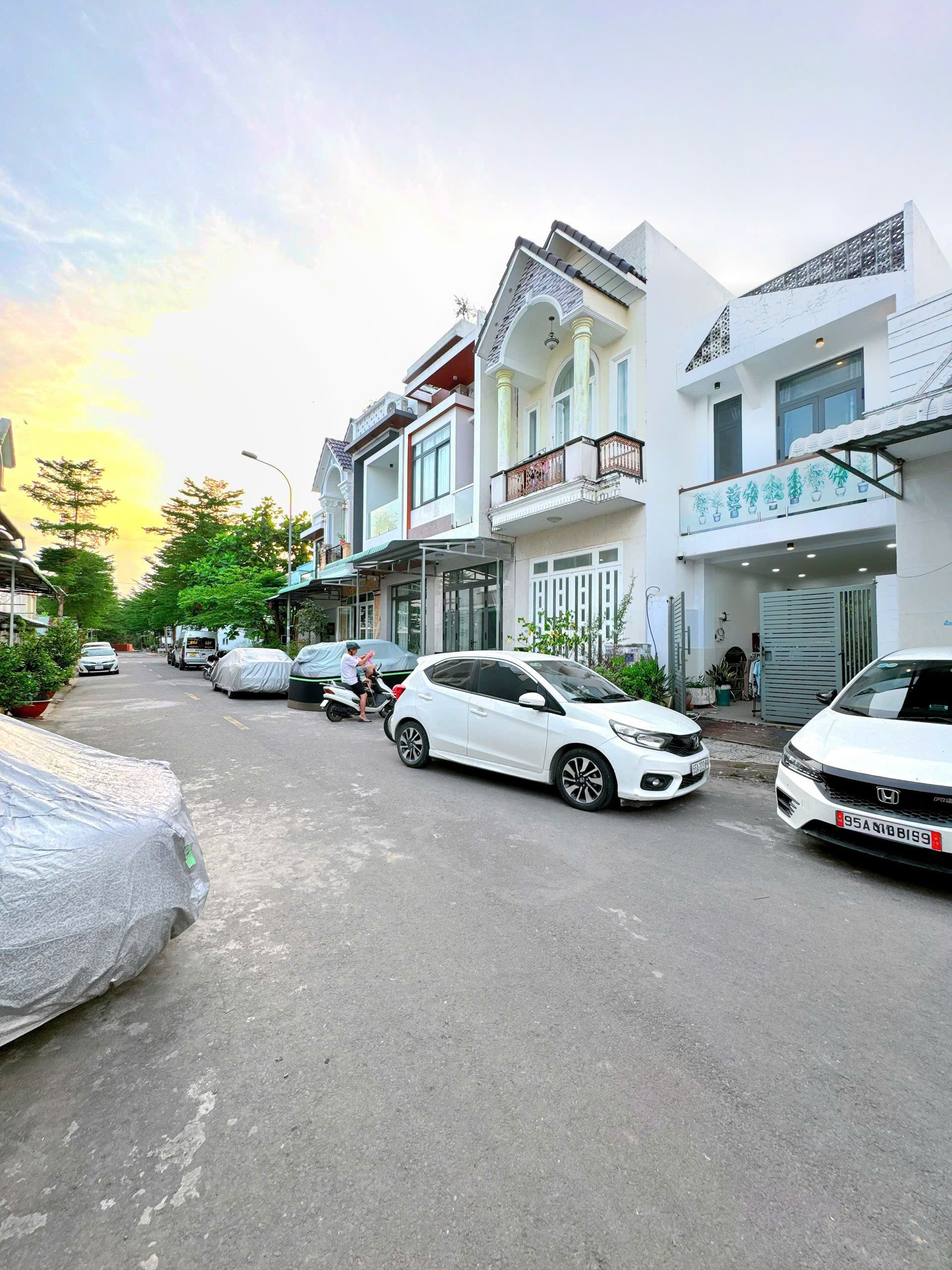 Bán nhà trệt lầu mới đẹp đường số 3 khu tiểu dự án Nhi Đồng