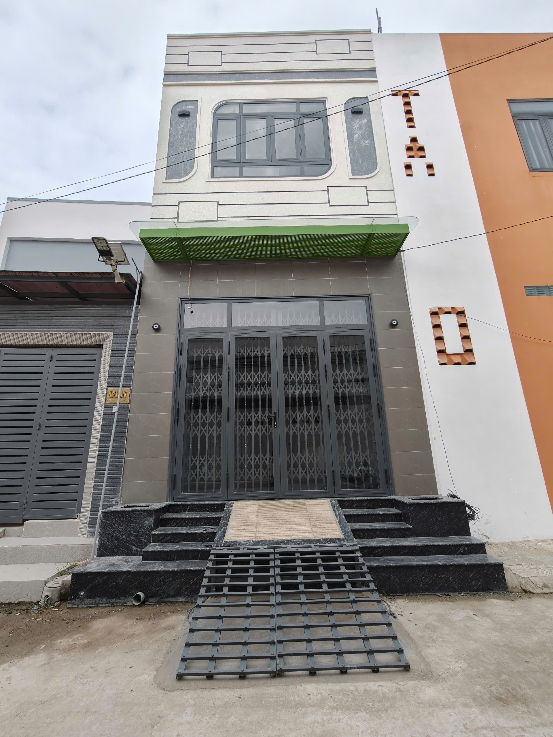 Bán nhà lệch tầng mới xây mới 100% hẻm 48 Huỳnh Phan Hộ