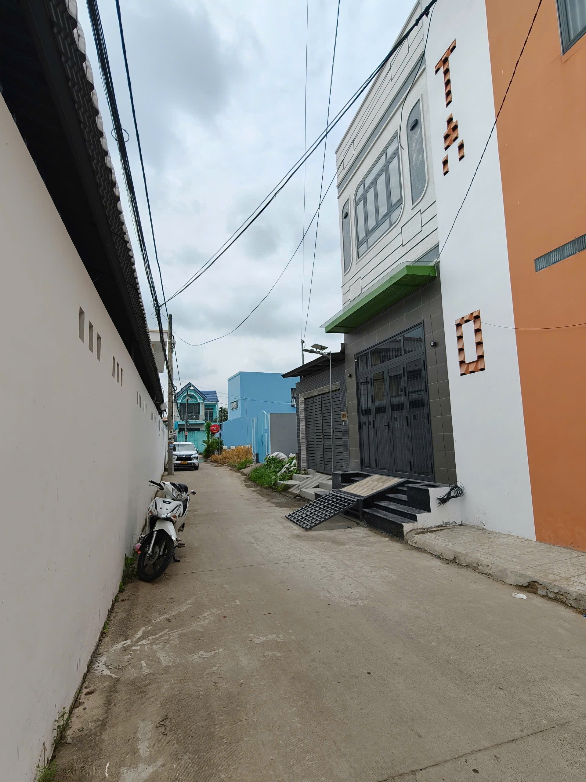 Bán nhà lệch tầng mới xây mới 100% hẻm 48 Huỳnh Phan Hộ