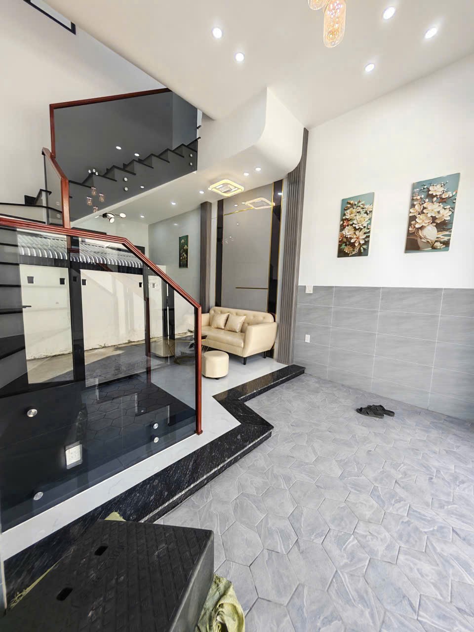 Bán nhà lệch tầng mới xây mới 100% hẻm 48 Huỳnh Phan Hộ