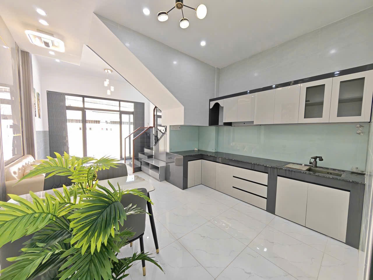 Bán nhà lệch tầng mới xây mới 100% hẻm 48 Huỳnh Phan Hộ