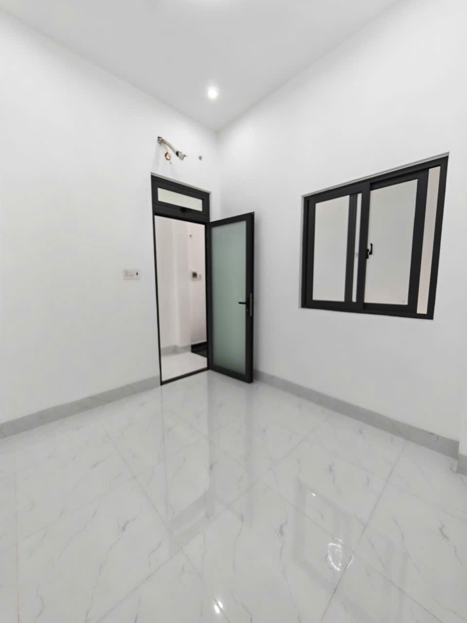 Bán nhà lệch tầng mới xây mới 100% hẻm 48 Huỳnh Phan Hộ