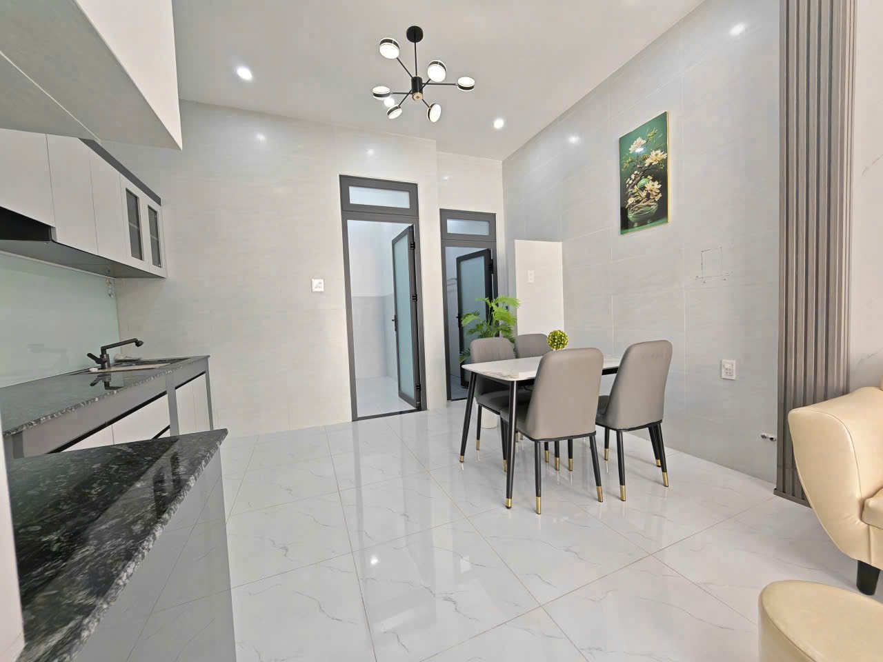 Bán nhà lệch tầng mới xây mới 100% hẻm 48 Huỳnh Phan Hộ