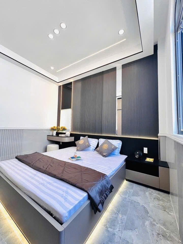 Bán nhà trệt lầu mới xây full nội thất trục chính hẻm 218 Nguyễn Thông