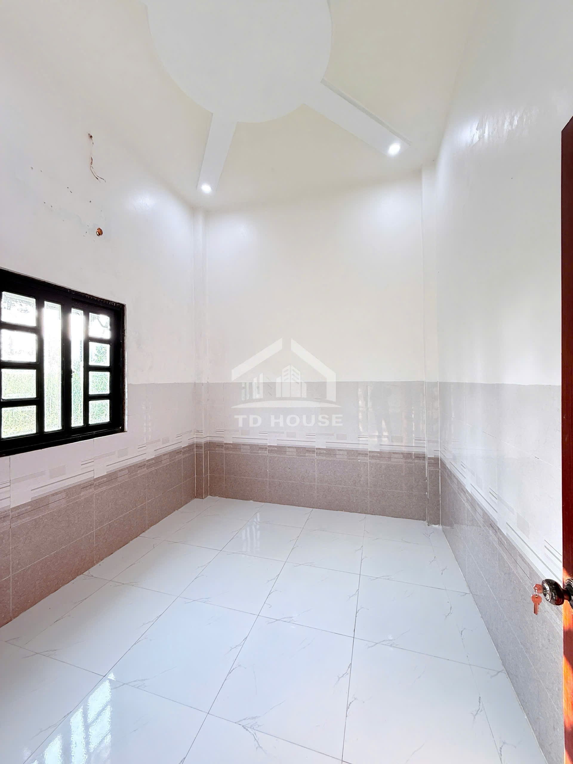 Cho thuê nhà trệt 2 lầu Kdc Hồng Loan 4 phòng ngủ