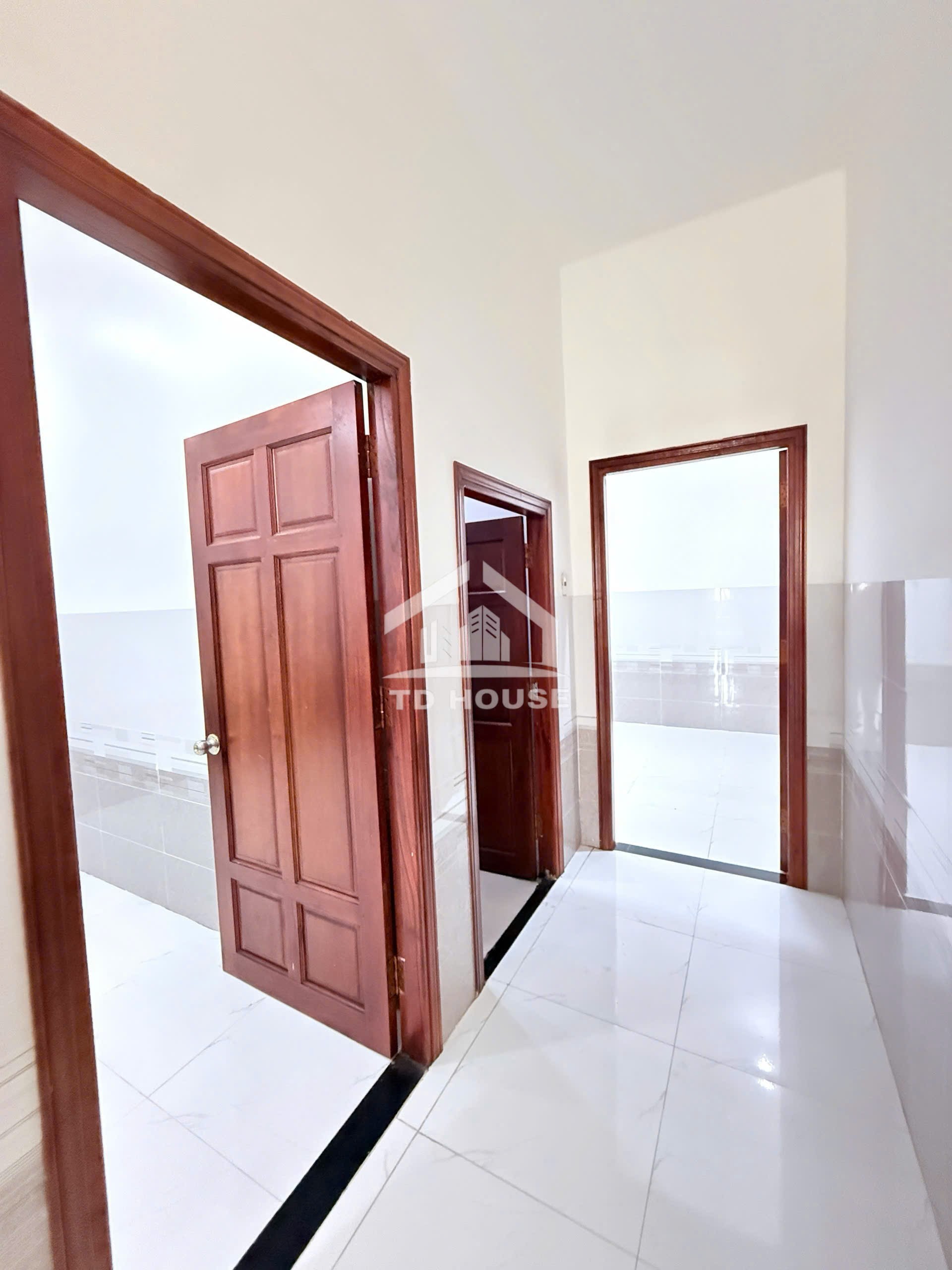 Cho thuê nhà trệt 2 lầu Kdc Hồng Loan 4 phòng ngủ