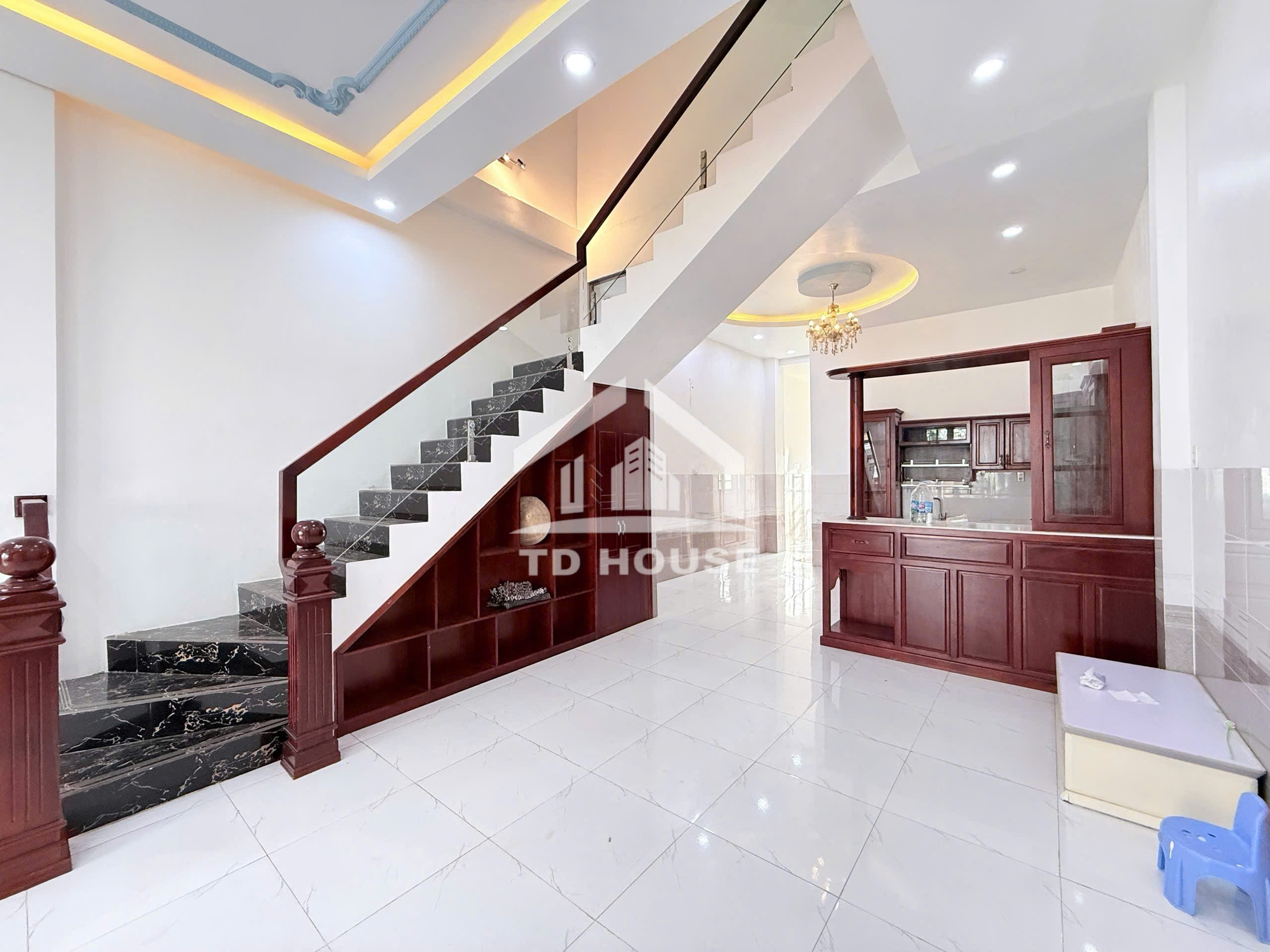 Cho thuê nhà trệt 2 lầu Kdc Hồng Loan 4 phòng ngủ