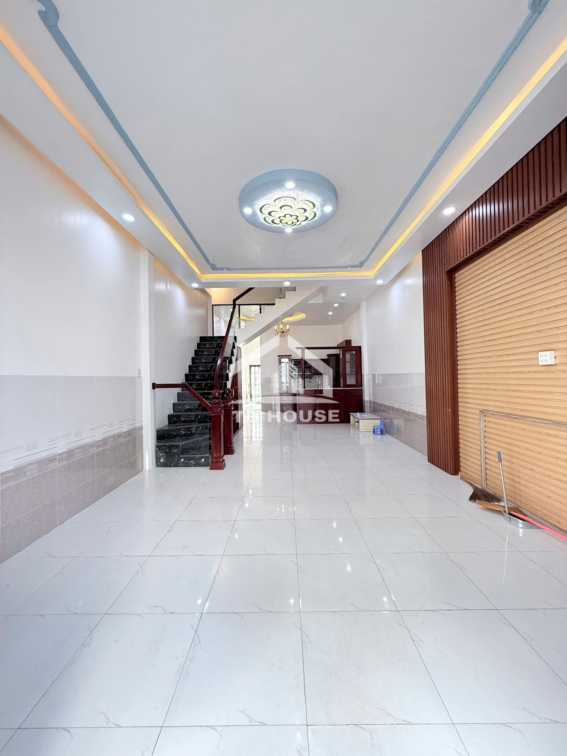 Cho thuê nhà trệt 2 lầu Kdc Hồng Loan 4 phòng ngủ