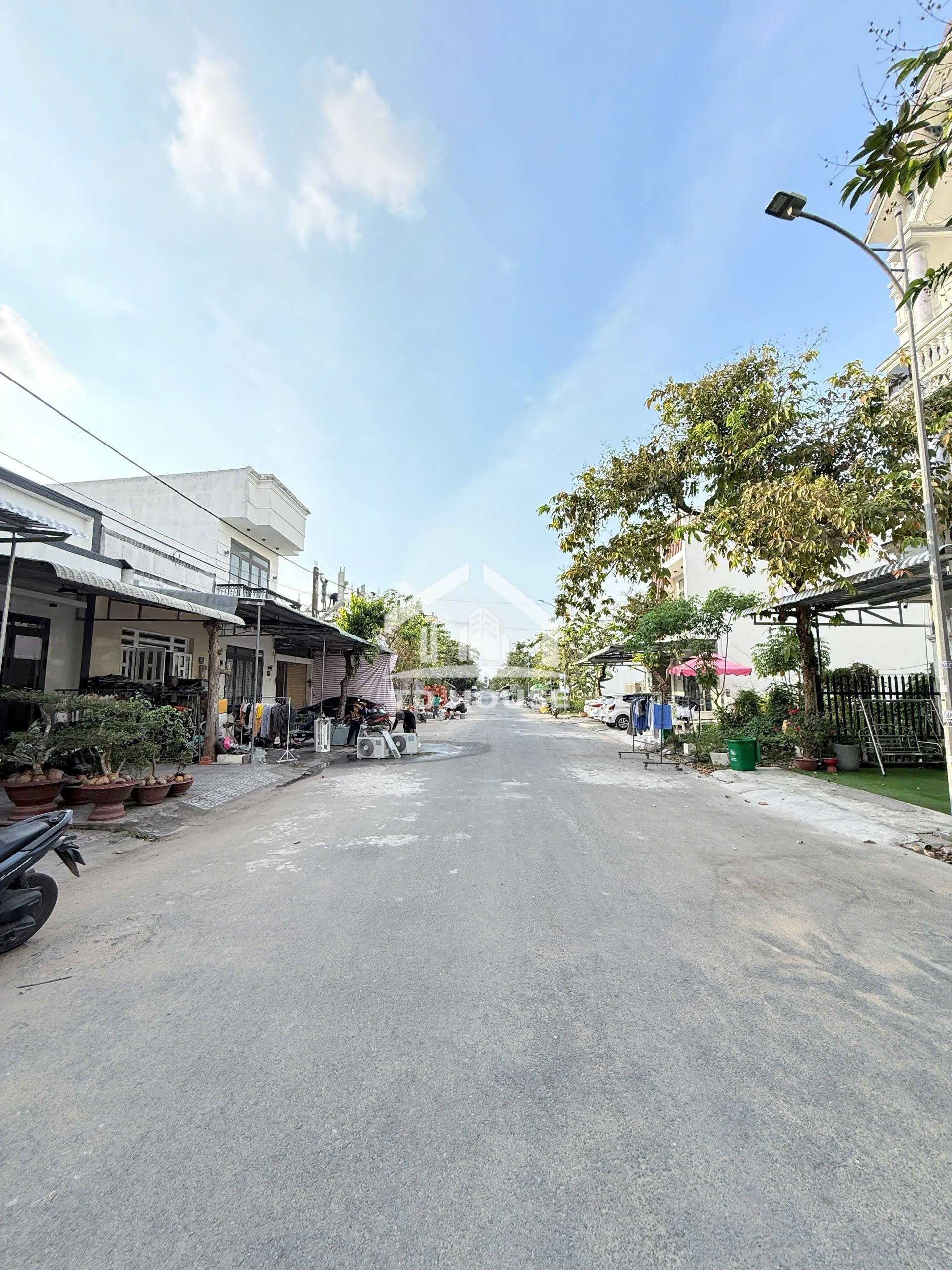 Cho thuê nhà trệt 2 lầu Kdc Hồng Loan 4 phòng ngủ