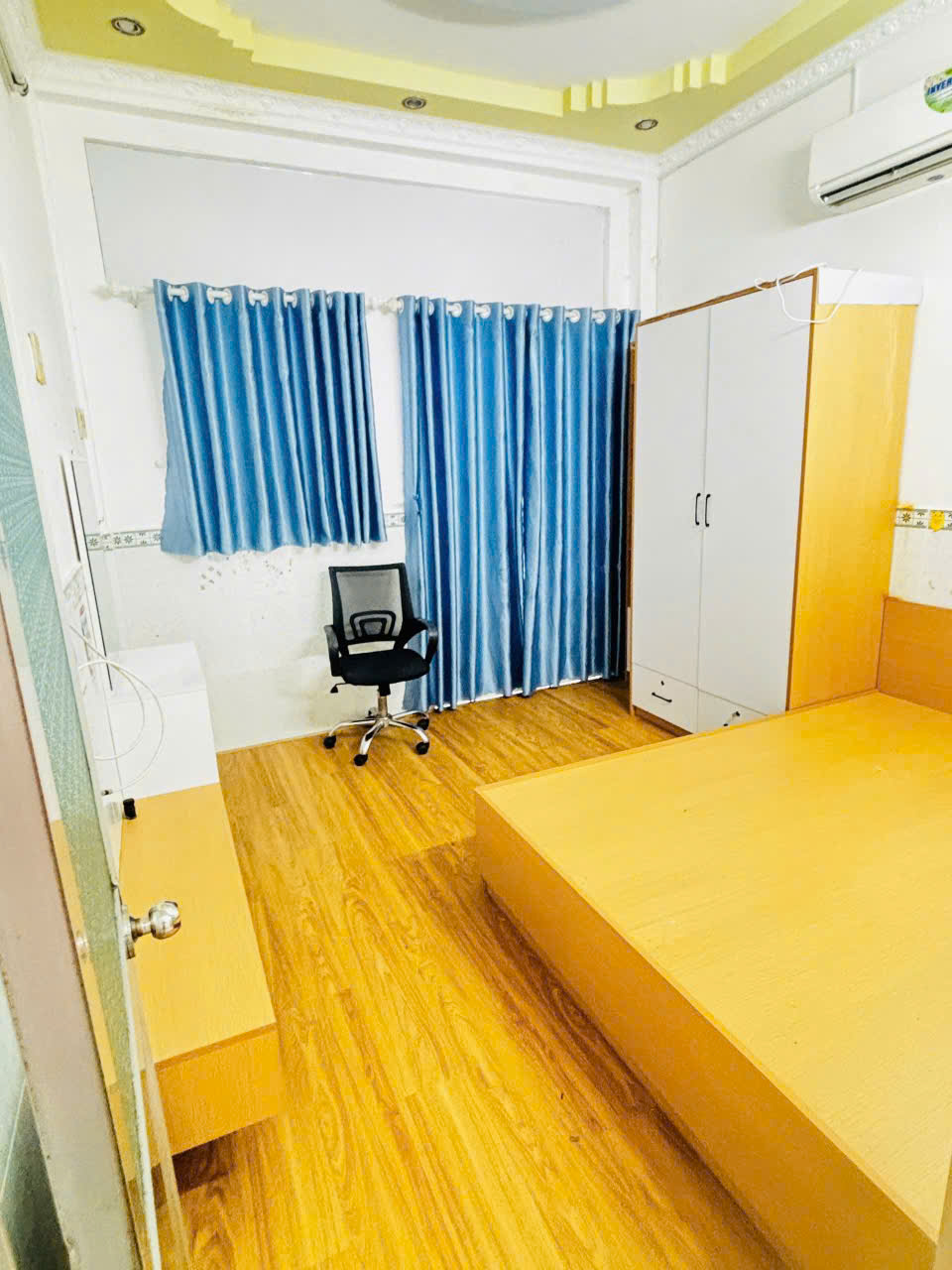 Cho thuê nhà 4 triêụ 2 phòng ngủ gần siêu thị Vincom Hùng Vương