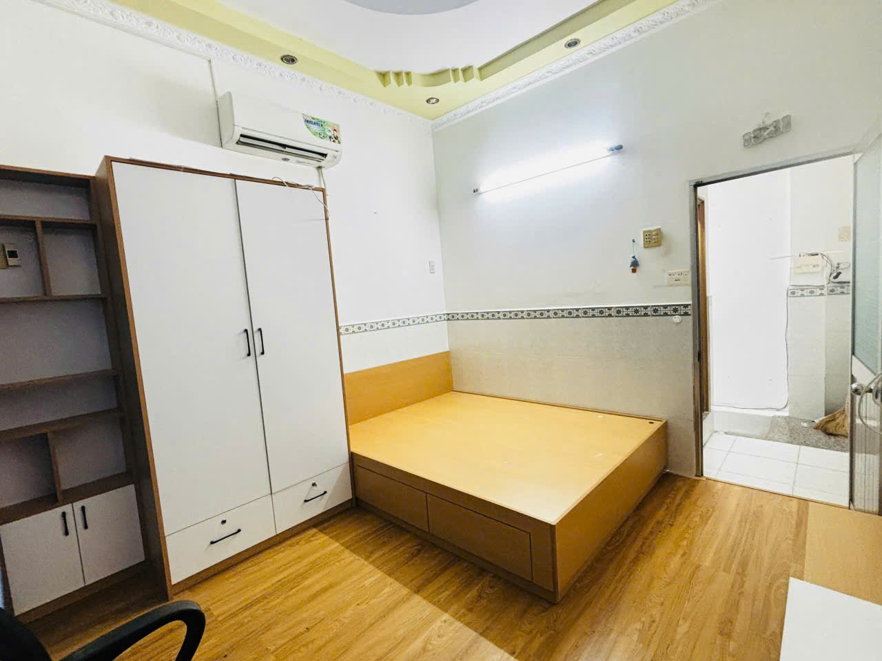 Cho thuê nhà 4 triêụ 2 phòng ngủ gần siêu thị Vincom Hùng Vương