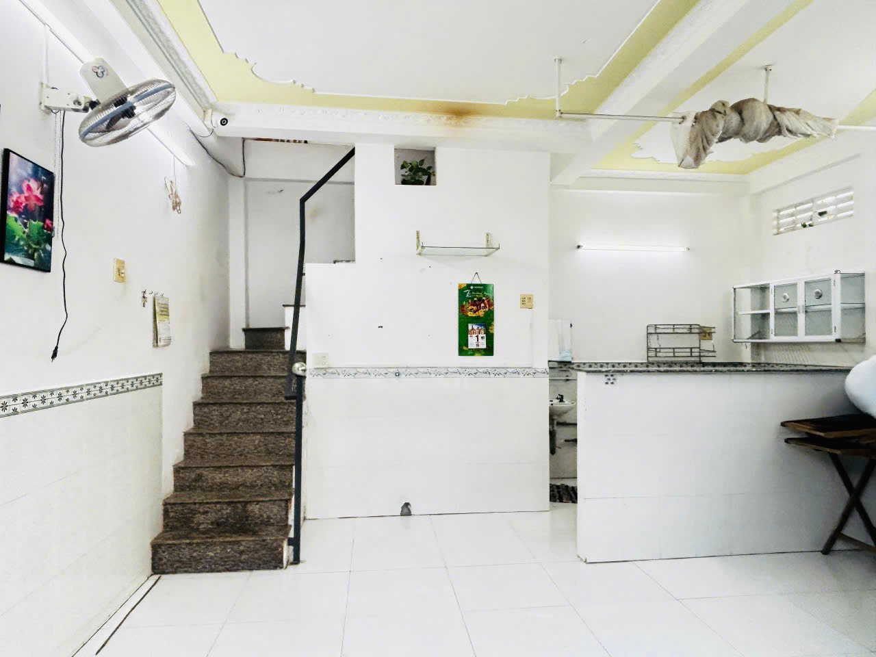 Cho thuê nhà 4 triêụ 2 phòng ngủ gần siêu thị Vincom Hùng Vương