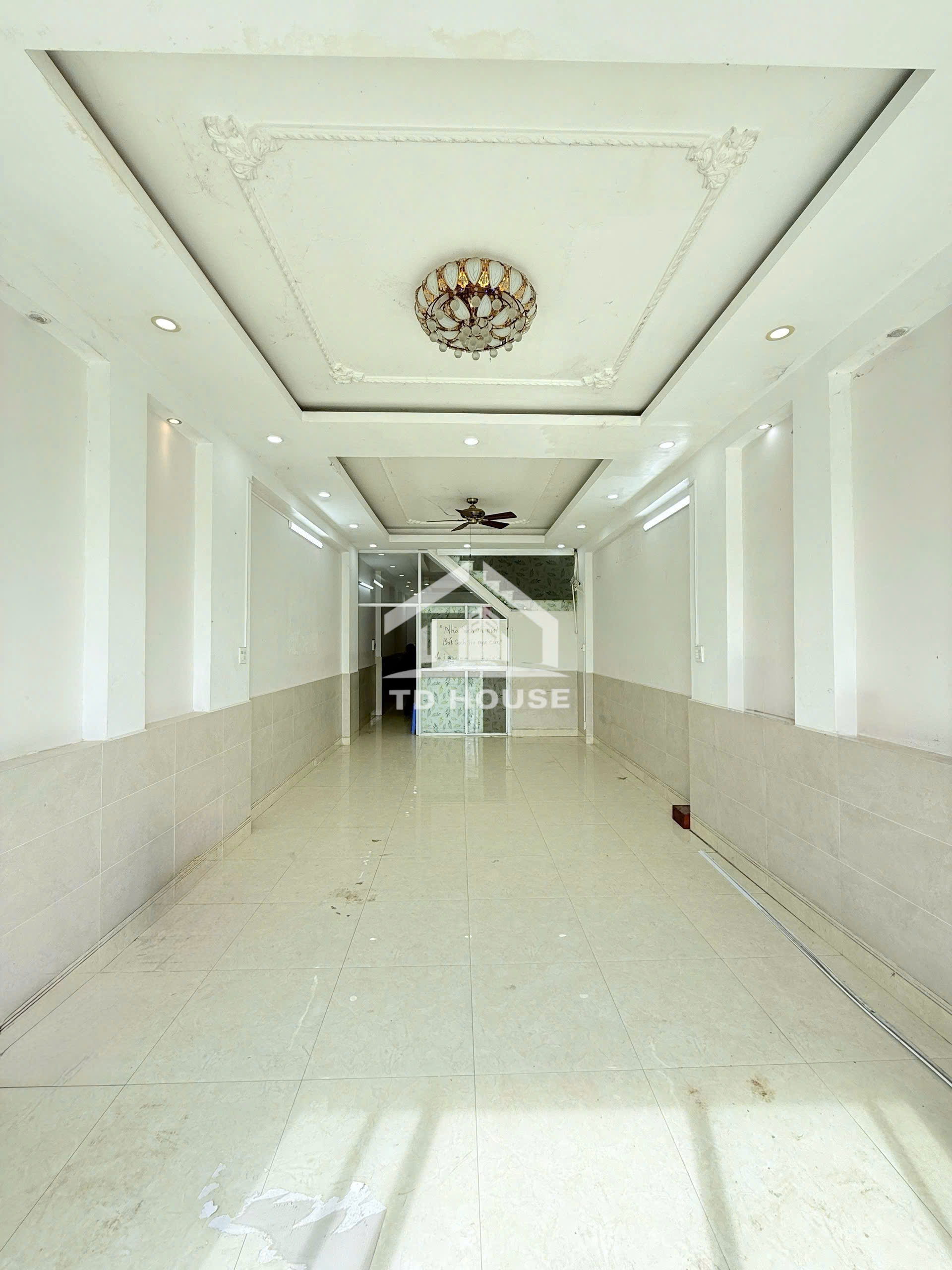 Cho thuê nhà đầu đường kdc Cty 8, có 5 phòng ngủ