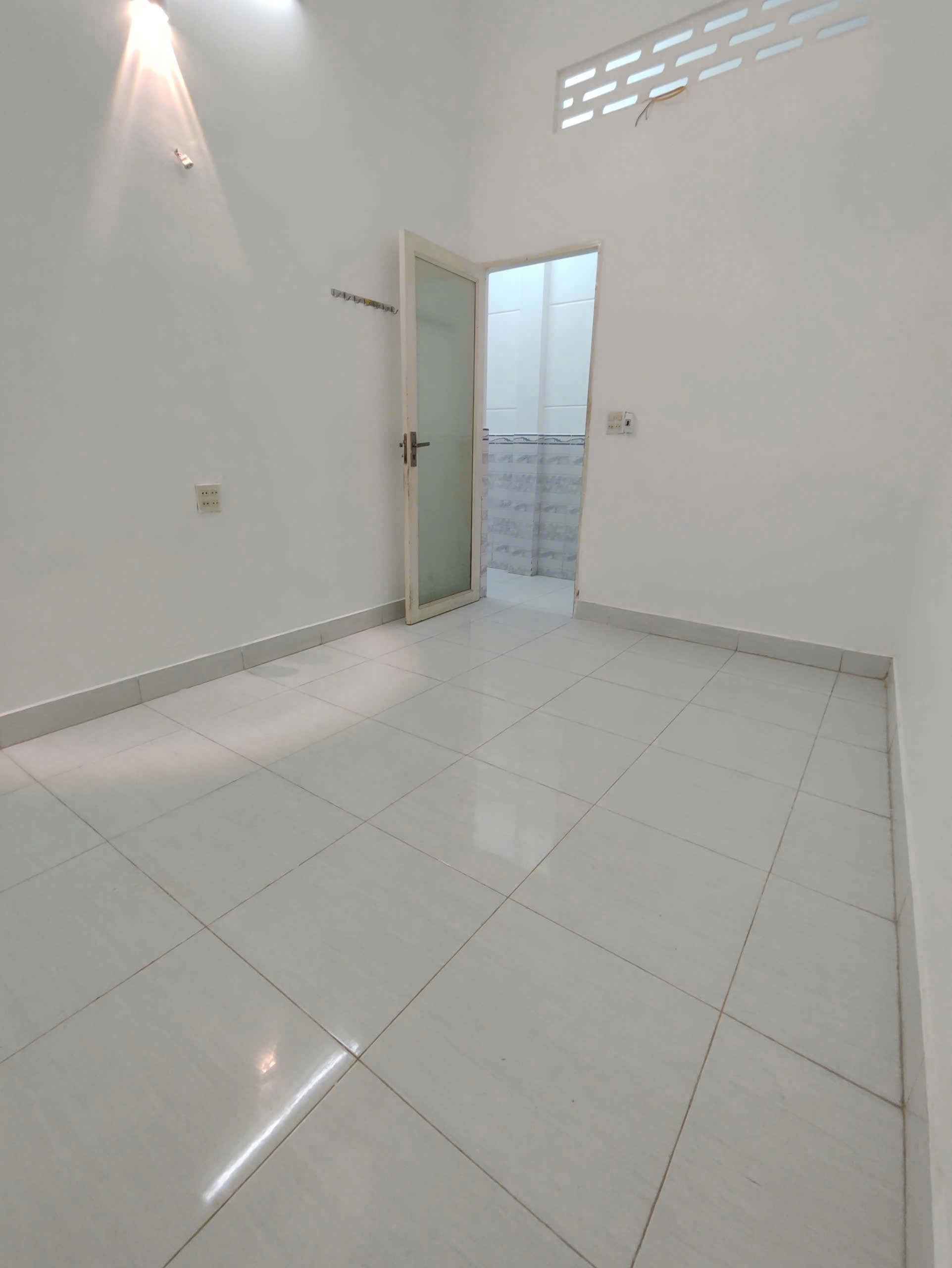 Cho thuê nhà hẻm Phạm Ngũ Lão - Gần chợ Trần Việt Châu