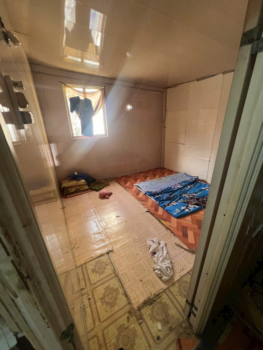 Bán nhà lầu nát ngay gốc 2 mặt hẻm 72b nguyễn thị minh khai