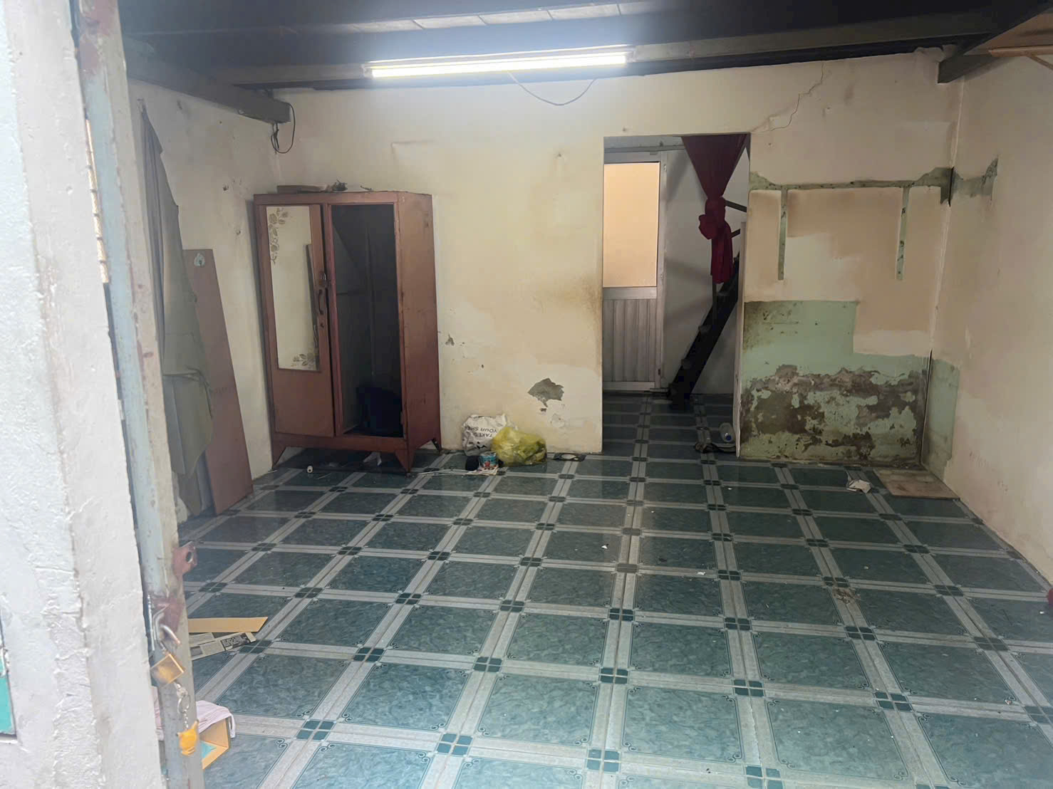 Bán nhà lầu nát ngay gốc 2 mặt hẻm 72b nguyễn thị minh khai