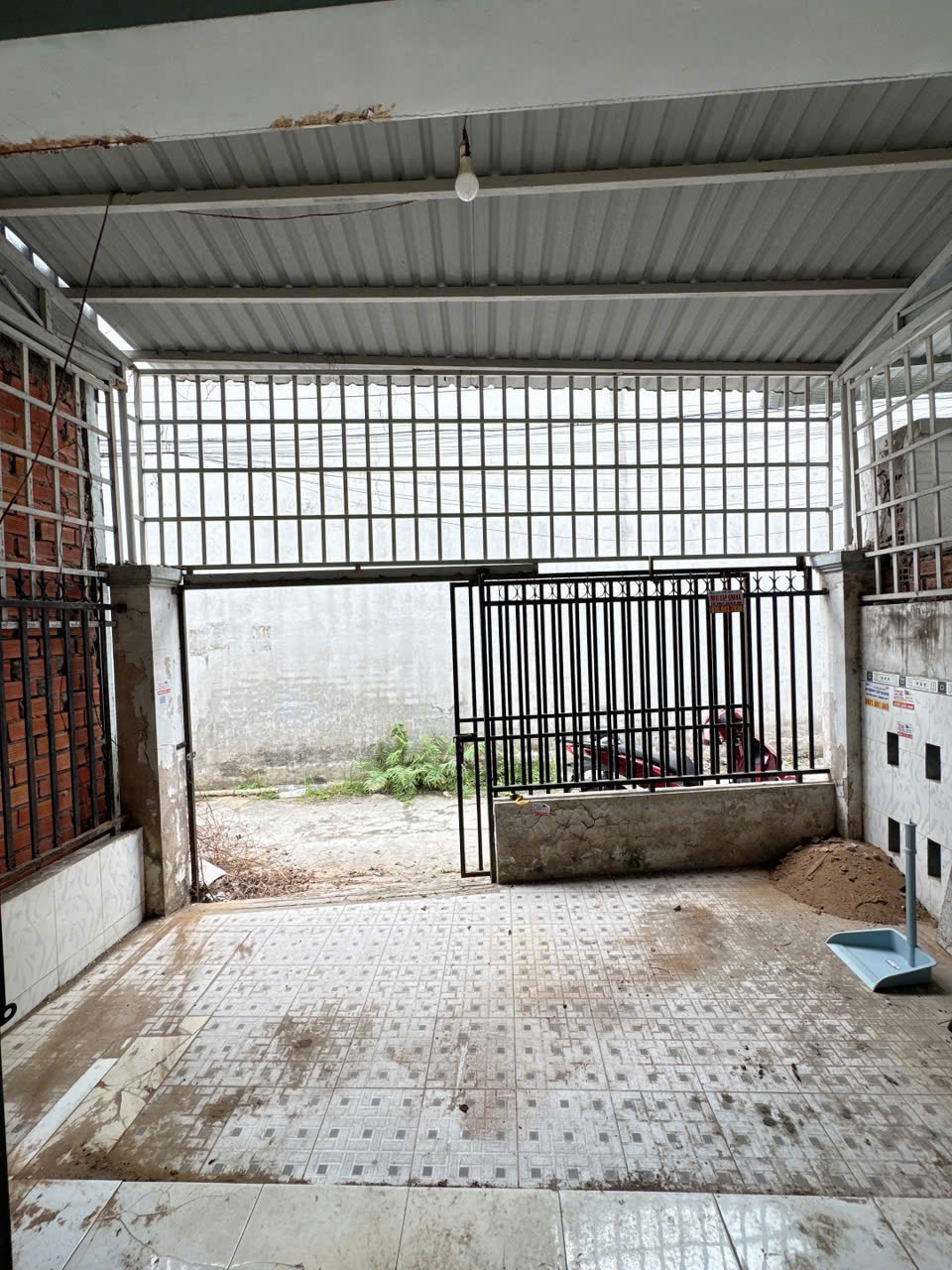 Nhà bán trệt lầu gần chợ bà bộ và đại học y dược cách tầm 700m